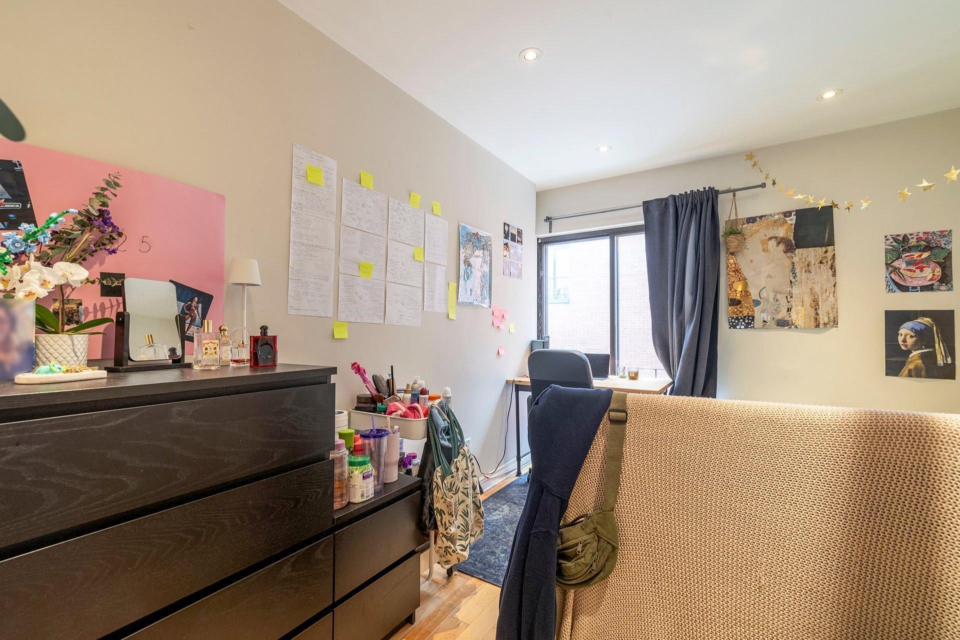 









3566


Rue St-Dominique

,
Montréal (Le Plateau-Mont-Royal),




QC
H2X2X4

