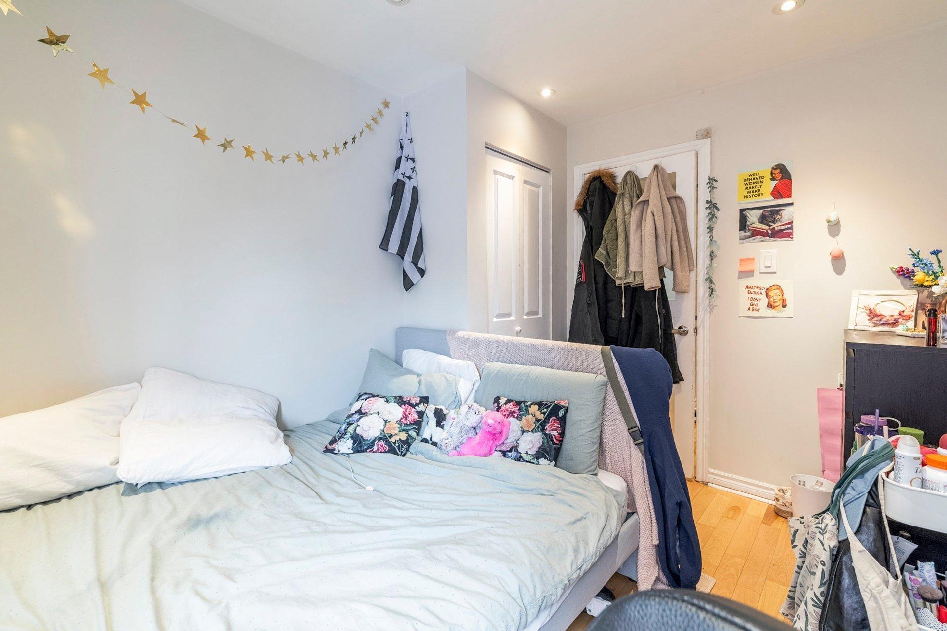 









3566


Rue St-Dominique

,
Montréal (Le Plateau-Mont-Royal),




QC
H2X2X4

