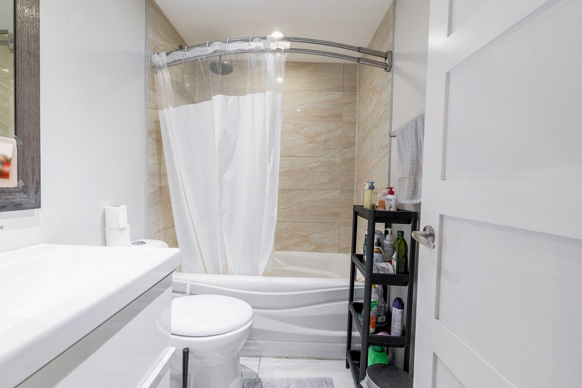 









3566


Rue St-Dominique

,
Montréal (Le Plateau-Mont-Royal),




QC
H2X2X4

