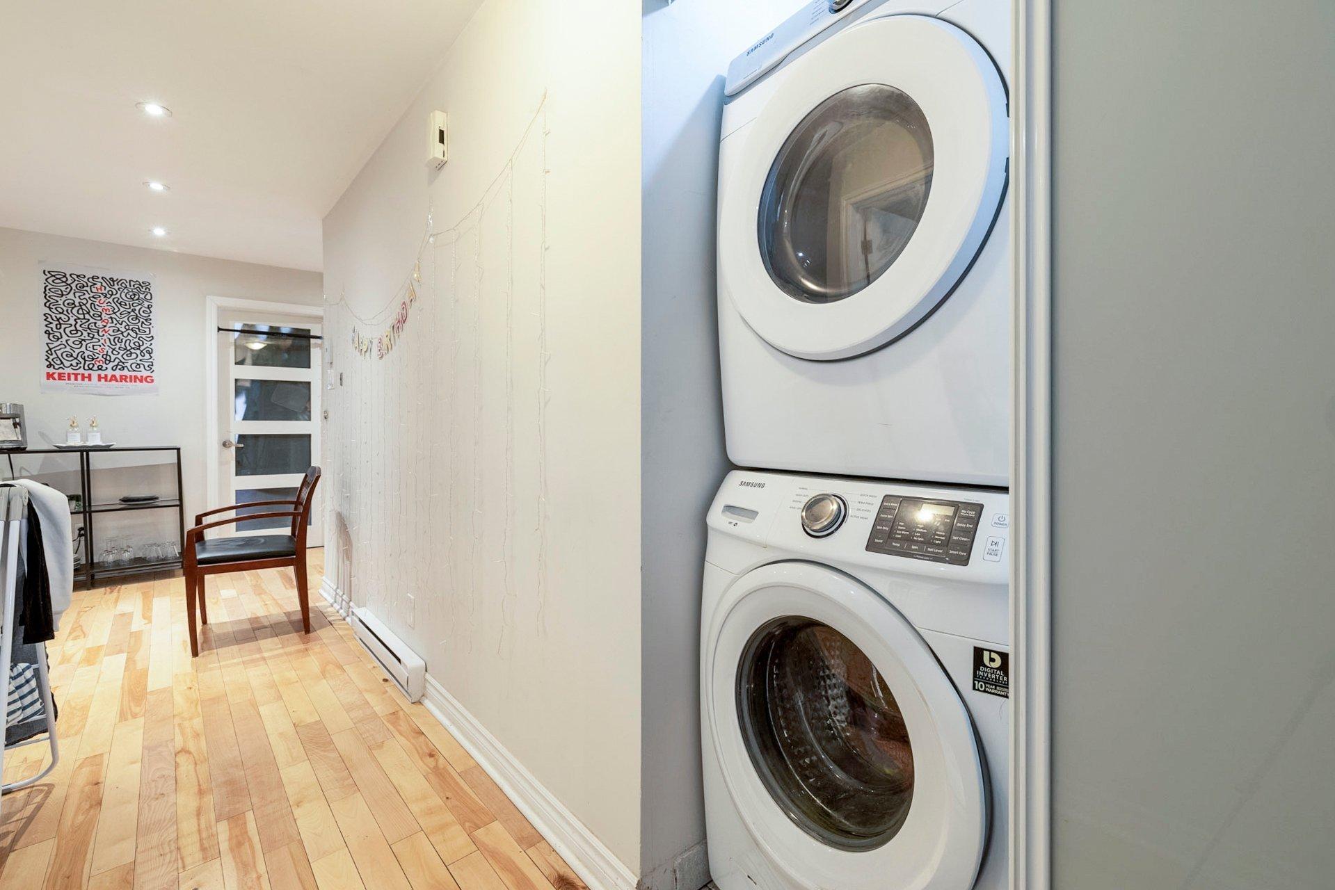 









3566


Rue St-Dominique

,
Montréal (Le Plateau-Mont-Royal),




QC
H2X2X4

