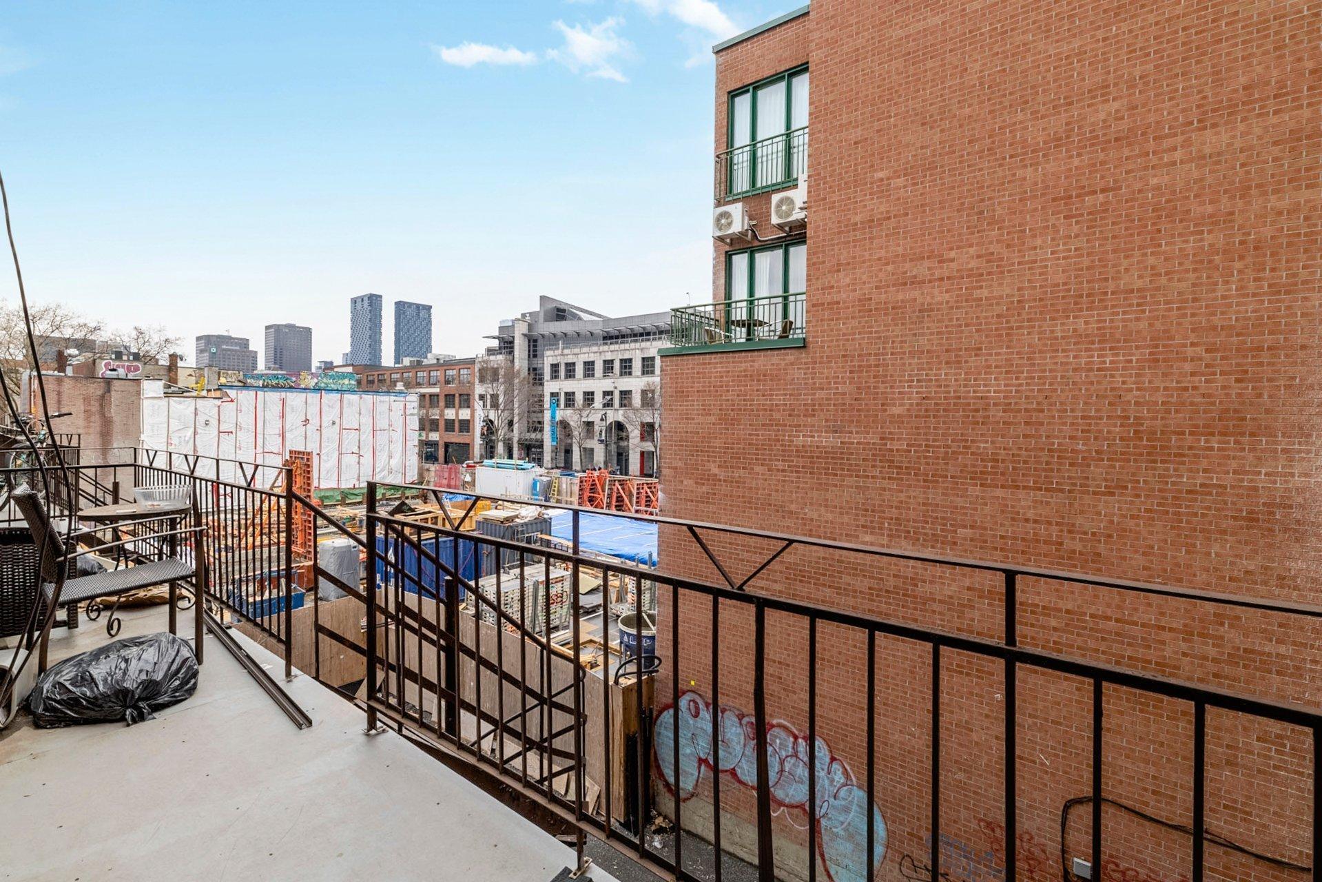 









3566


Rue St-Dominique

,
Montréal (Le Plateau-Mont-Royal),




QC
H2X2X4

