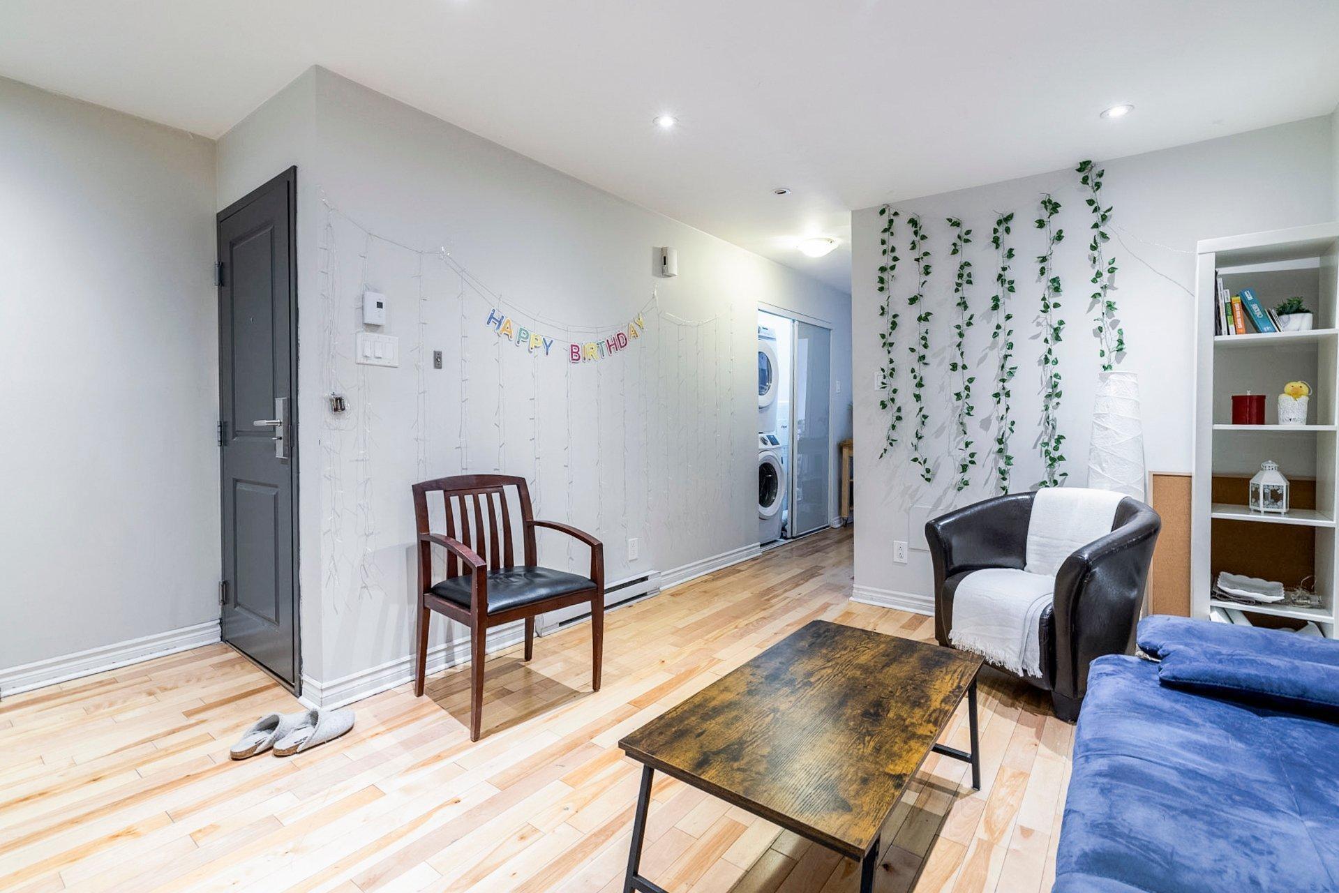 









3566


Rue St-Dominique

,
Montréal (Le Plateau-Mont-Royal),




QC
H2X2X4

