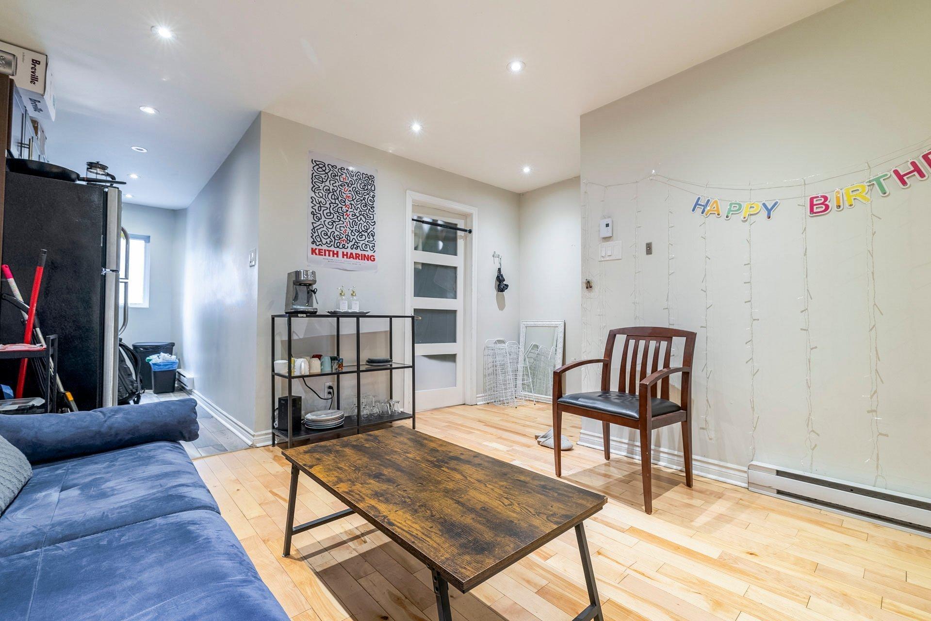 









3566


Rue St-Dominique

,
Montréal (Le Plateau-Mont-Royal),




QC
H2X2X4

