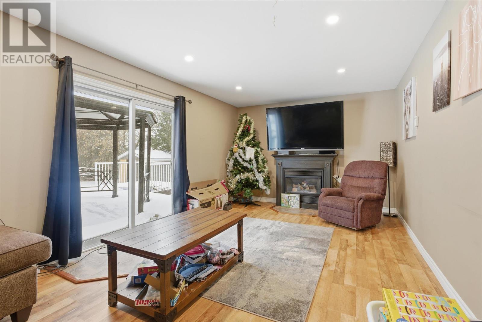 












53 Huron AVE

,
Blind River,




Ontario
P0R1B0

