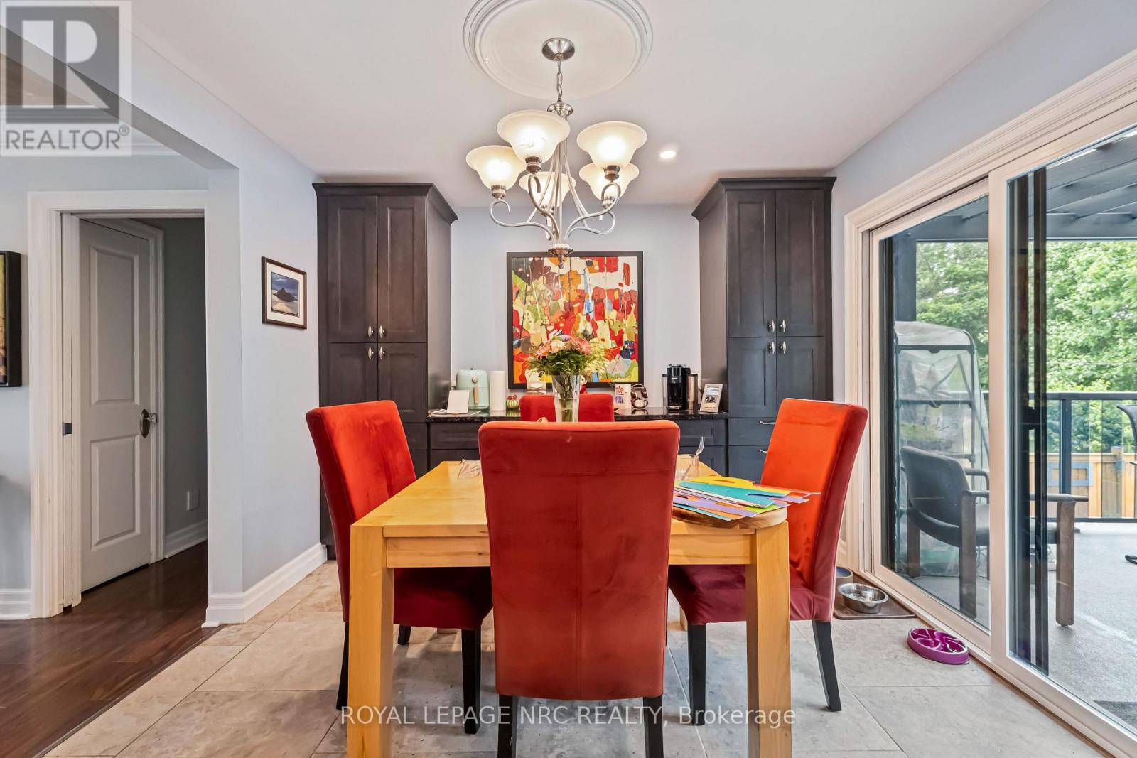 












9 CARTIER DRIVE

,
St. Catharines (Vine/Linwell),




Ontario
L2M2E5

