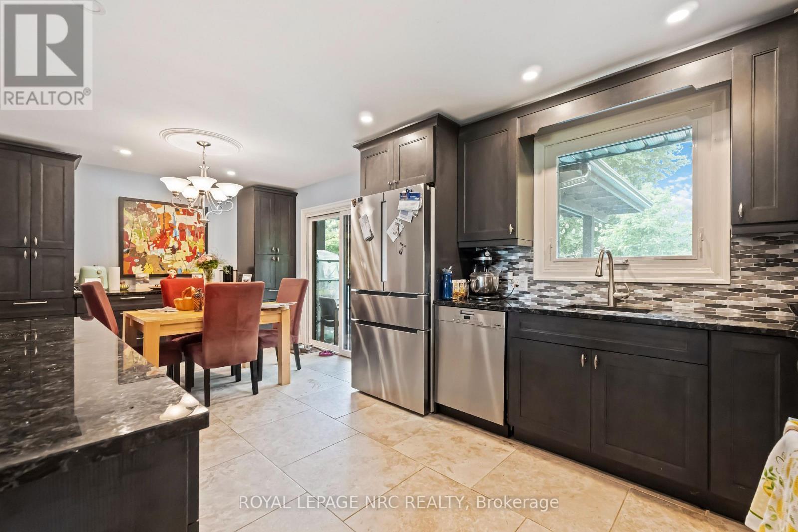 












9 CARTIER DRIVE

,
St. Catharines (Vine/Linwell),




Ontario
L2M2E5

