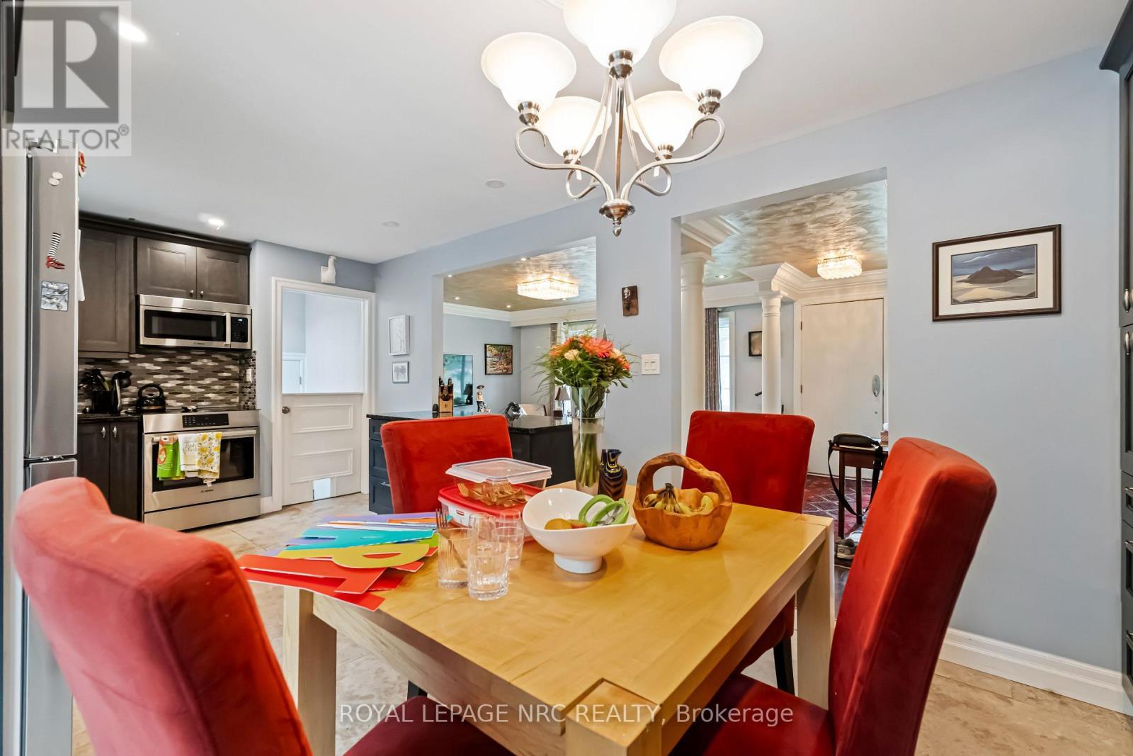 












9 CARTIER DRIVE

,
St. Catharines (Vine/Linwell),




Ontario
L2M2E5

