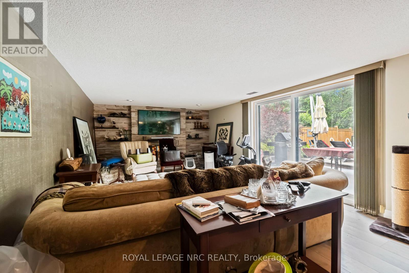 












9 CARTIER DRIVE

,
St. Catharines (Vine/Linwell),




Ontario
L2M2E5

