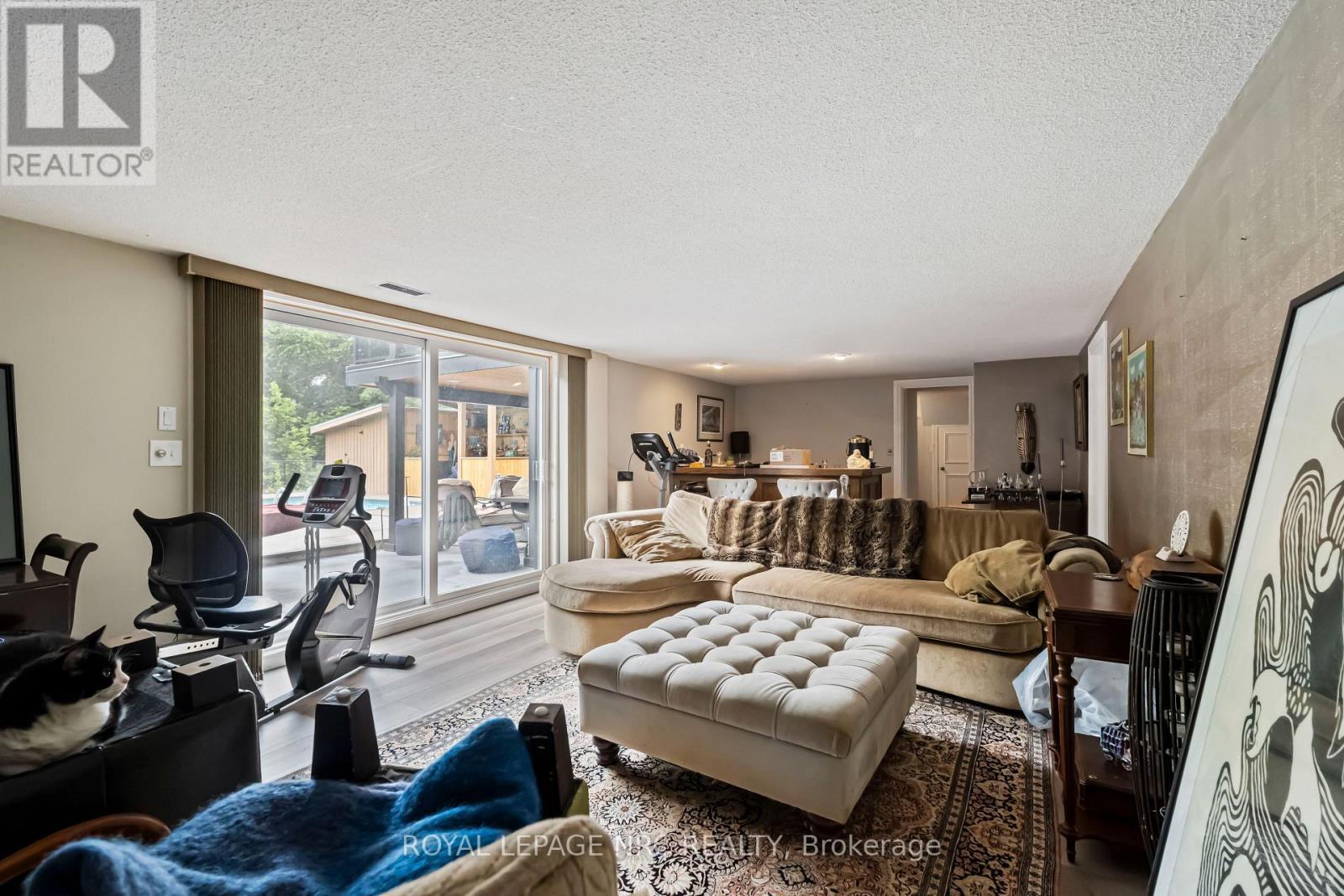 












9 CARTIER DRIVE

,
St. Catharines (Vine/Linwell),




Ontario
L2M2E5

