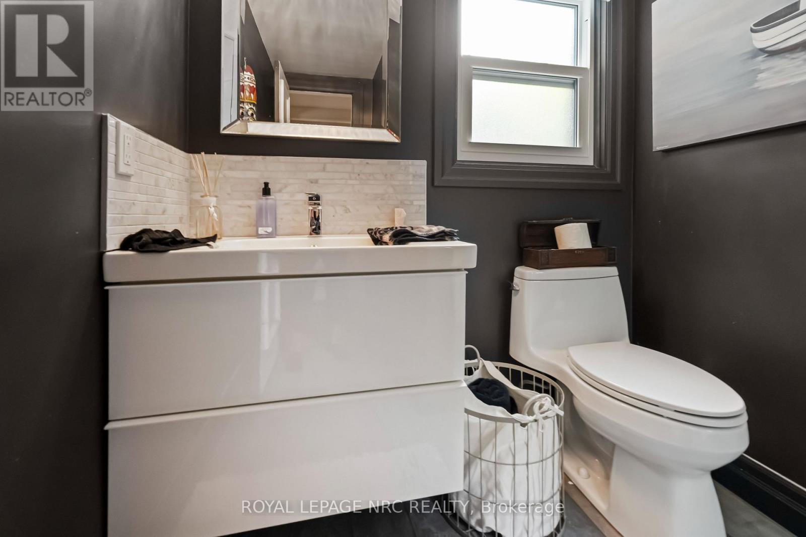 












9 CARTIER DRIVE

,
St. Catharines (Vine/Linwell),




Ontario
L2M2E5

