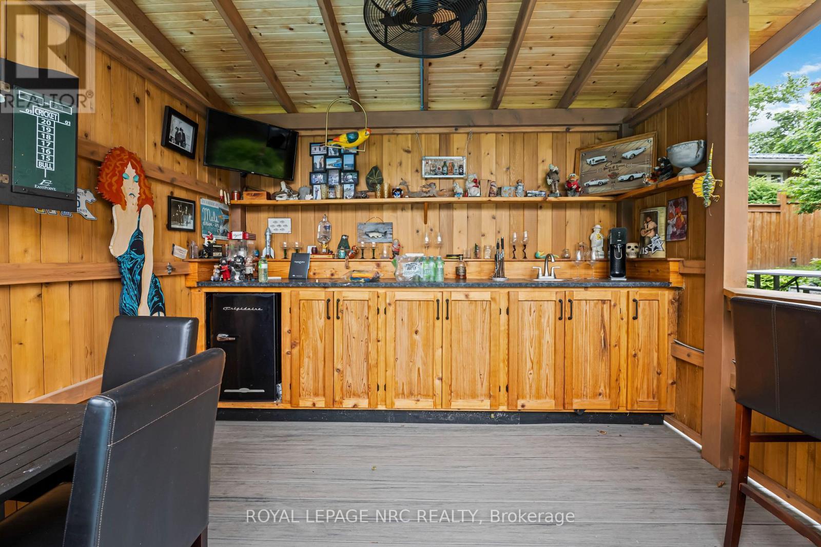 












9 CARTIER DRIVE

,
St. Catharines (Vine/Linwell),




Ontario
L2M2E5

