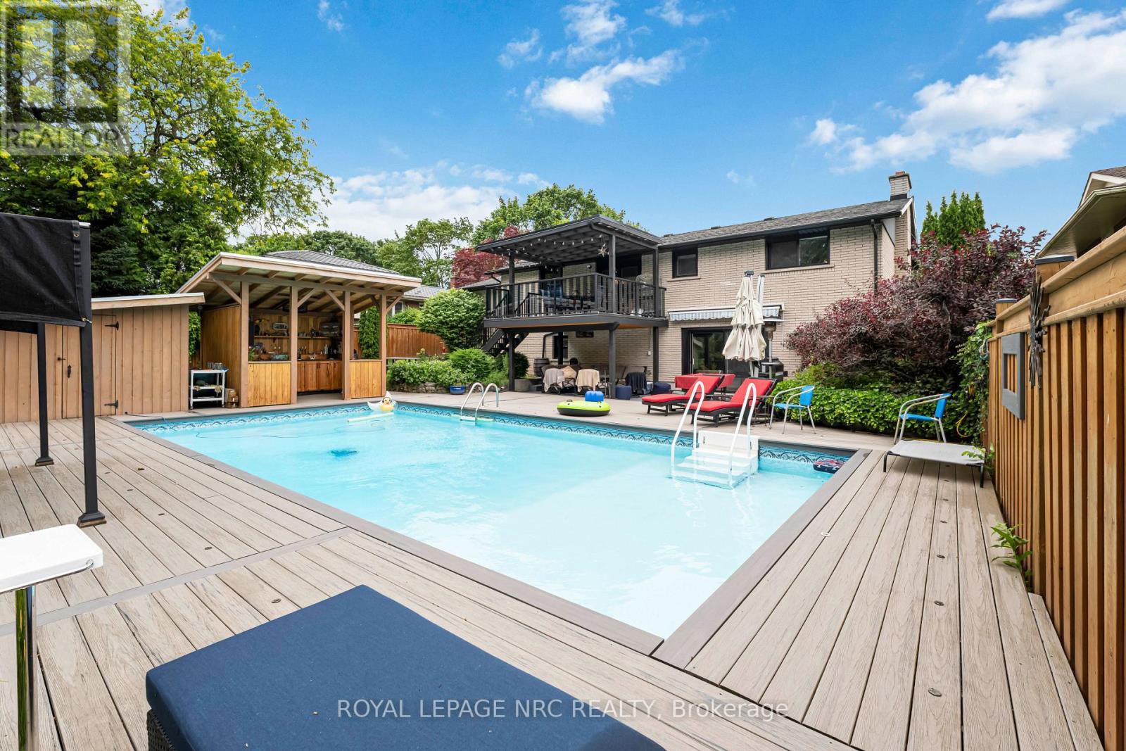 












9 CARTIER DRIVE

,
St. Catharines (Vine/Linwell),




Ontario
L2M2E5

