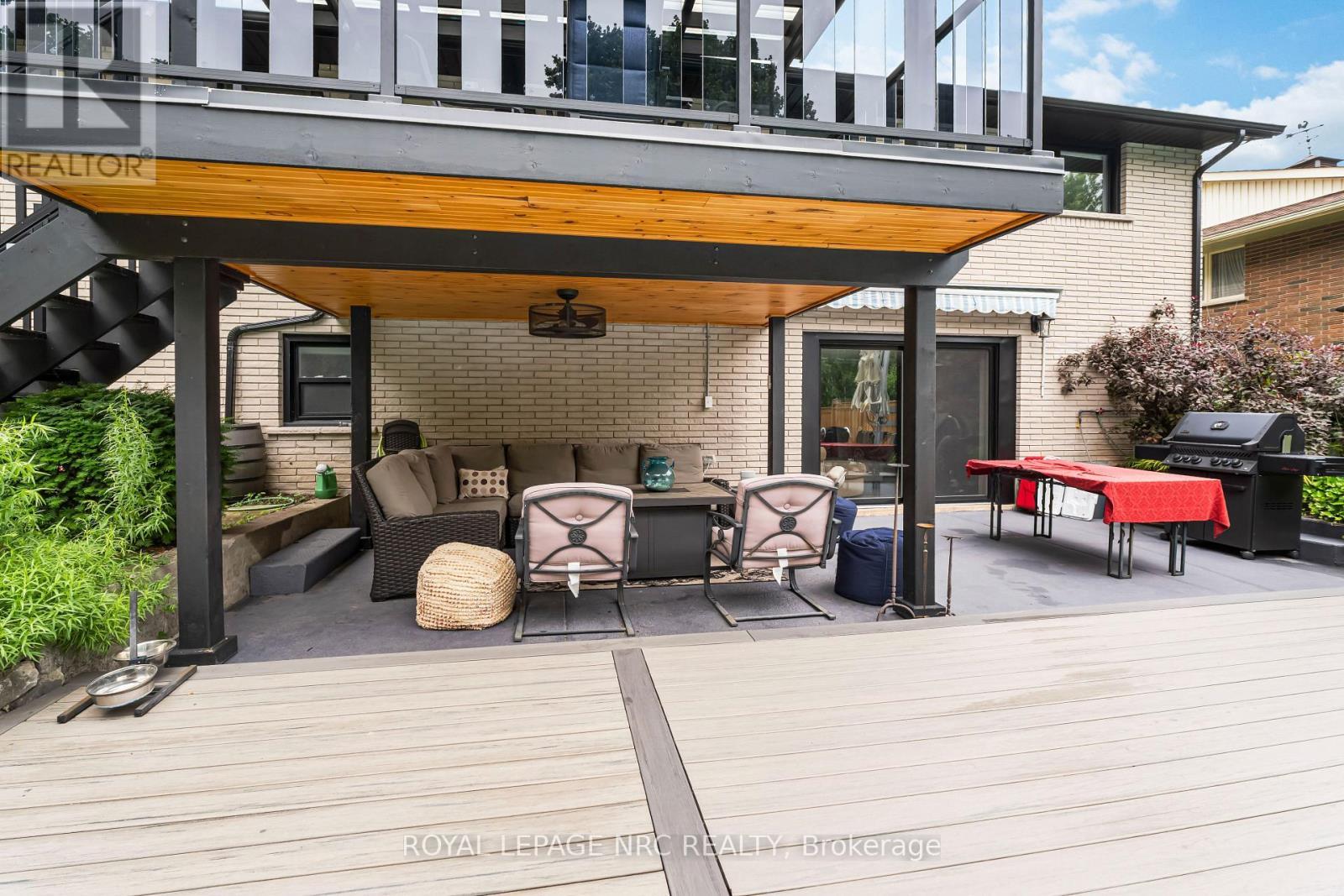 












9 CARTIER DRIVE

,
St. Catharines (Vine/Linwell),




Ontario
L2M2E5

