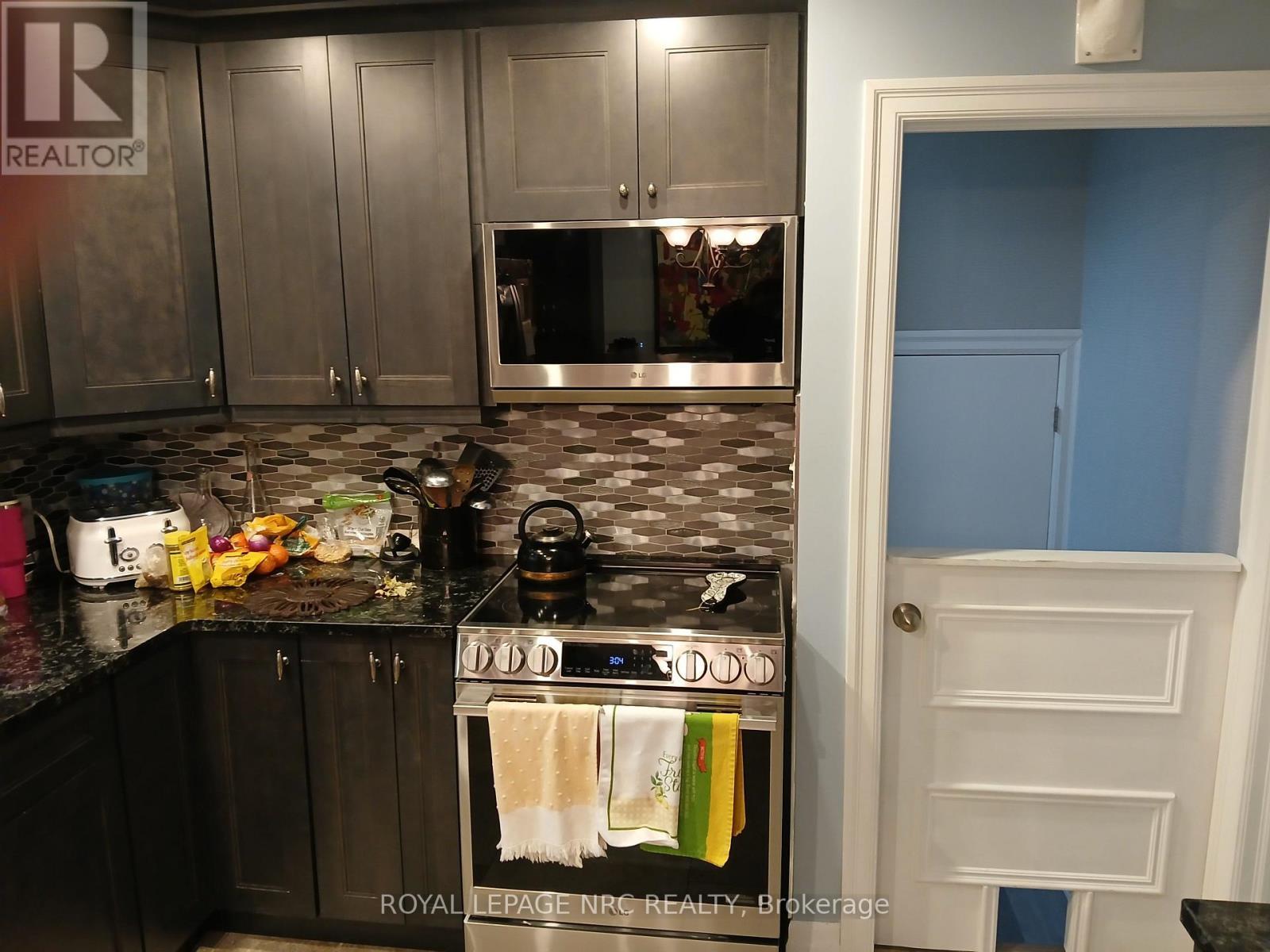 












9 CARTIER DRIVE

,
St. Catharines (Vine/Linwell),




Ontario
L2M2E5

