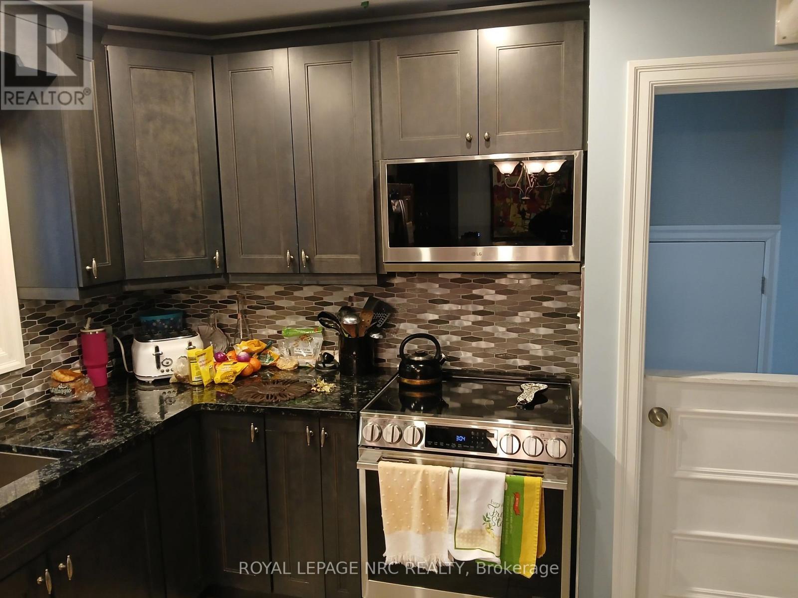 












9 CARTIER DRIVE

,
St. Catharines (Vine/Linwell),




Ontario
L2M2E5

