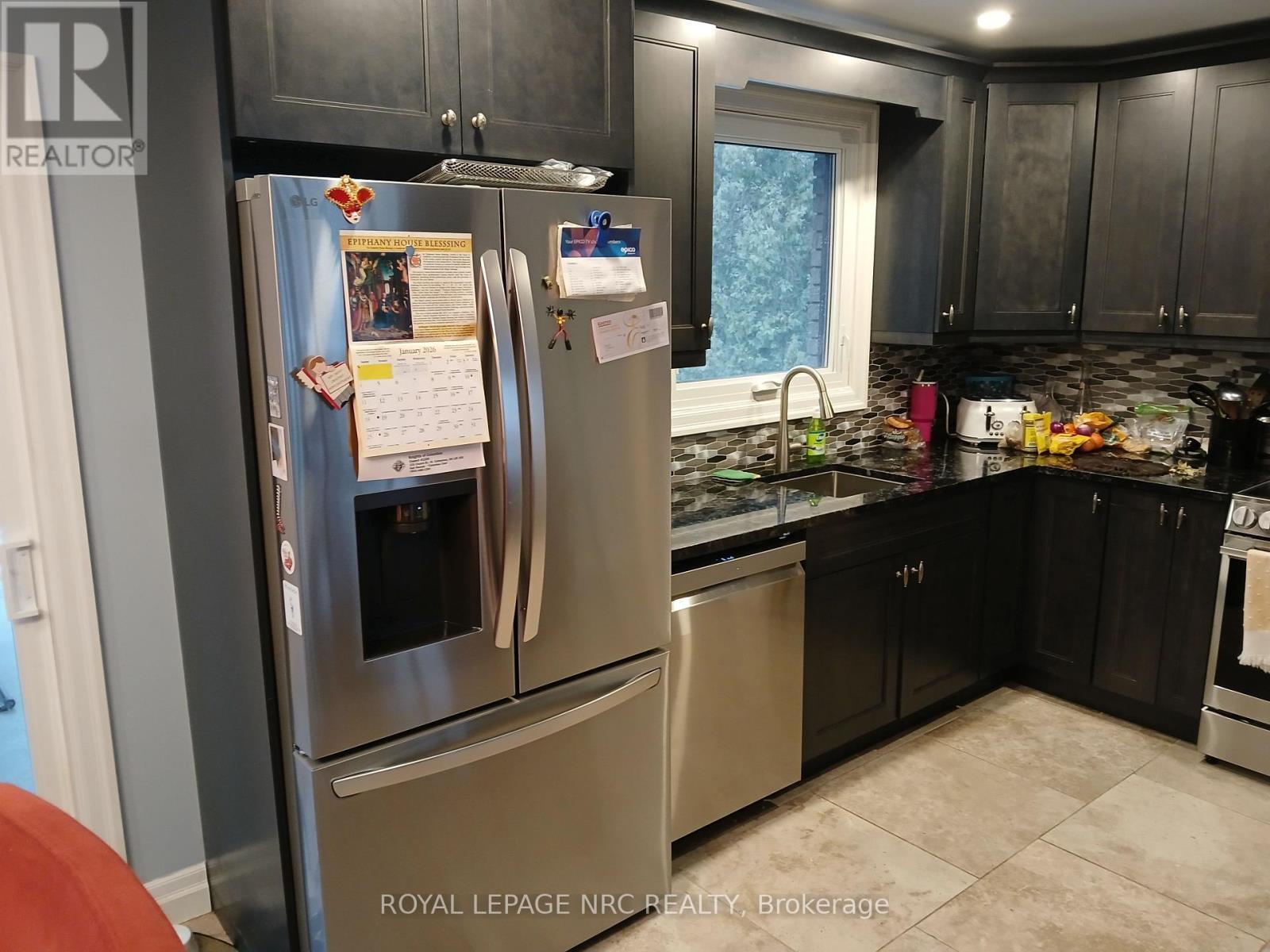 












9 CARTIER DRIVE

,
St. Catharines (Vine/Linwell),




Ontario
L2M2E5

