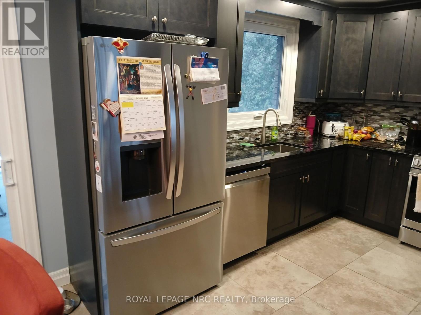 












9 CARTIER DRIVE

,
St. Catharines (Vine/Linwell),




Ontario
L2M2E5

