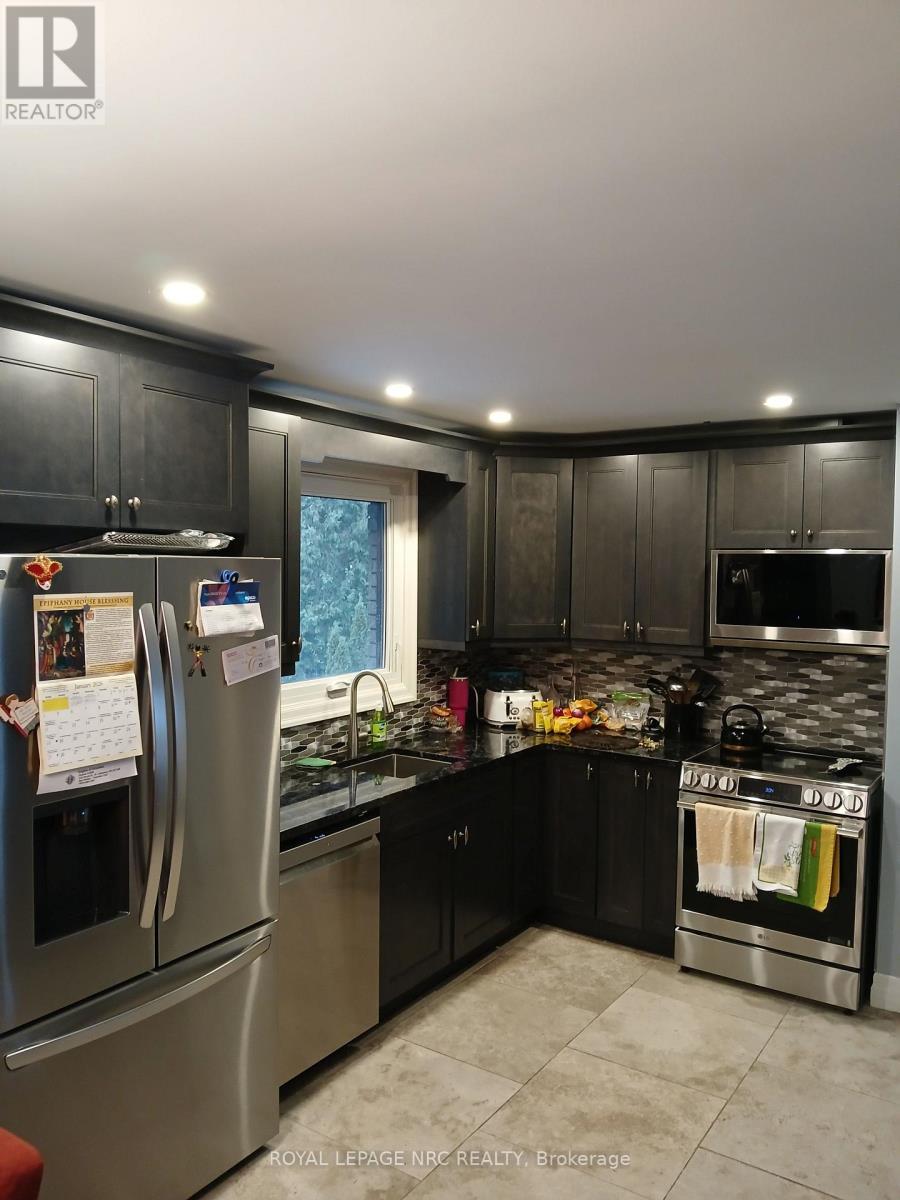 












9 CARTIER DRIVE

,
St. Catharines (Vine/Linwell),




Ontario
L2M2E5

