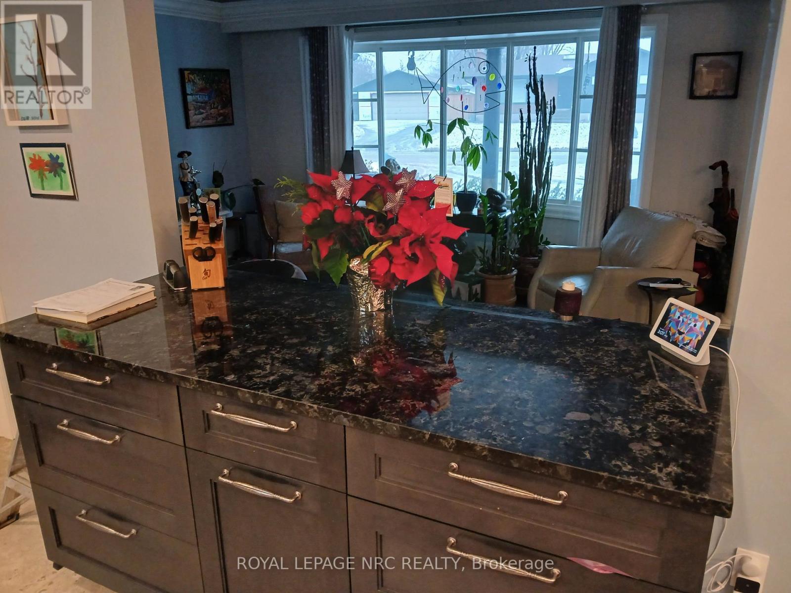 












9 CARTIER DRIVE

,
St. Catharines (Vine/Linwell),




Ontario
L2M2E5

