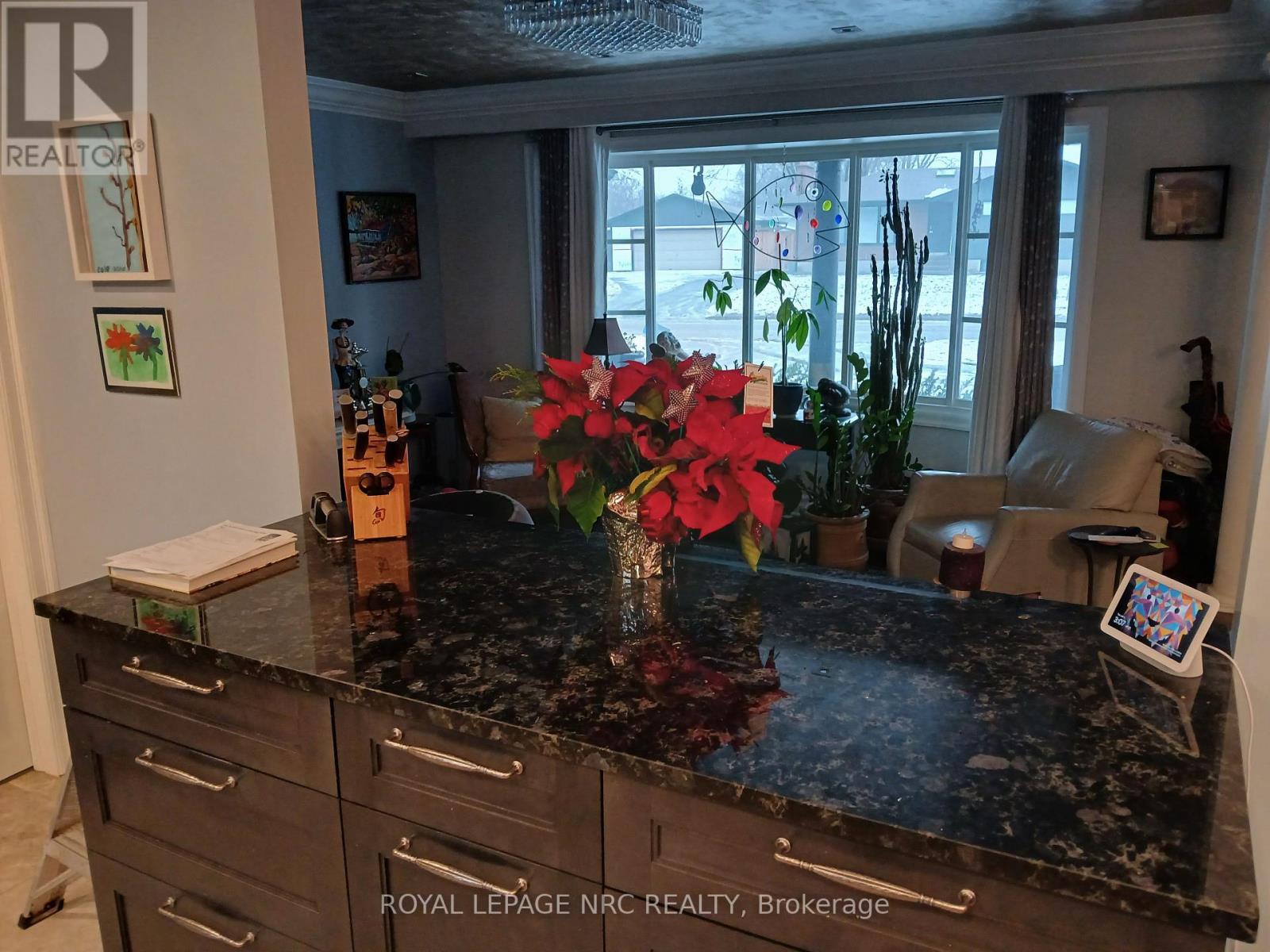 












9 CARTIER DRIVE

,
St. Catharines (Vine/Linwell),




Ontario
L2M2E5

