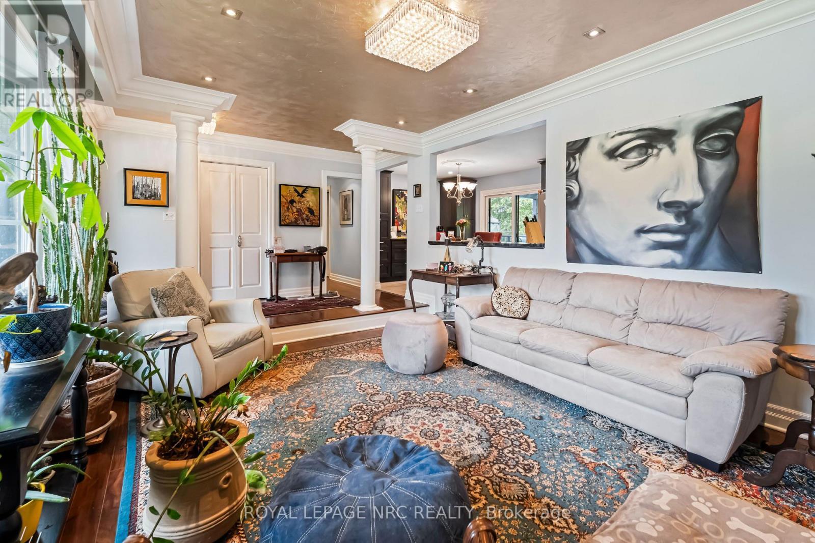 












9 CARTIER DRIVE

,
St. Catharines (Vine/Linwell),




Ontario
L2M2E5

