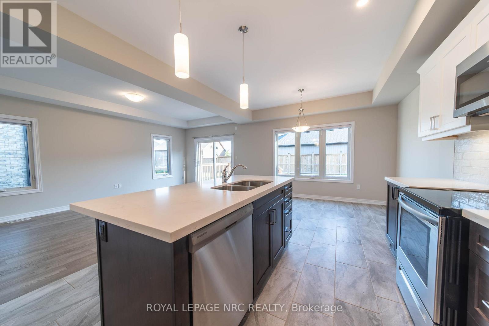 












1217 UPPERS LANE

,
Thorold (Rolling Meadows),




Ontario
L0S1A0

