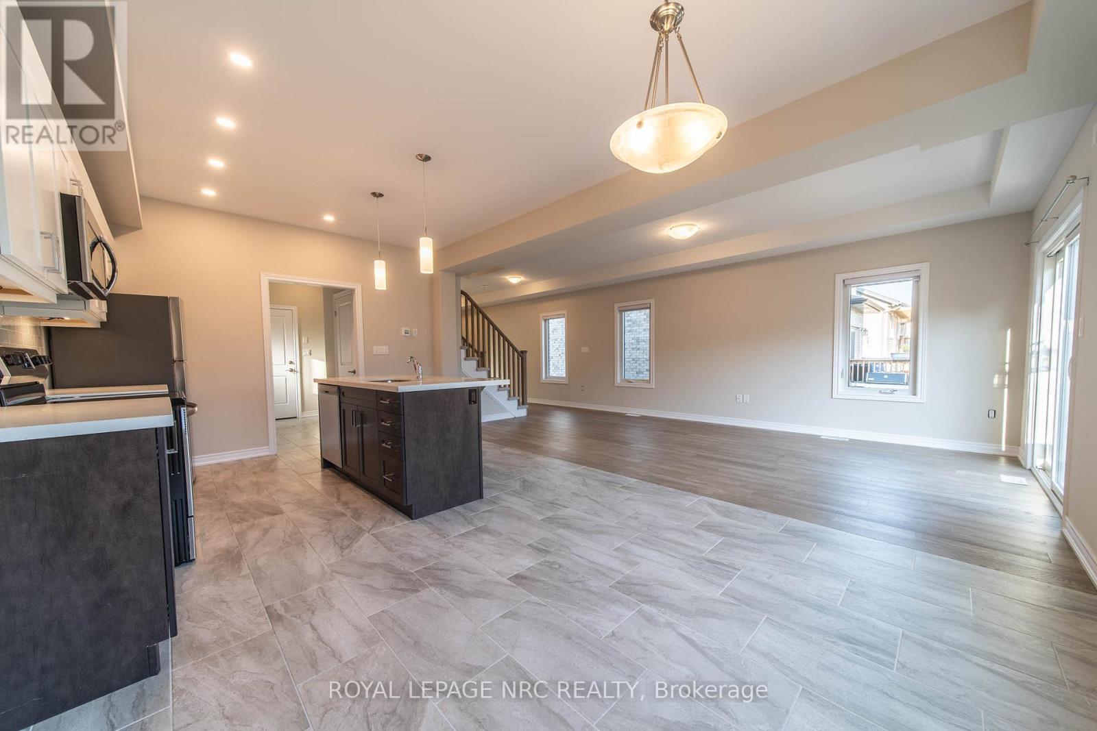 












1217 UPPERS LANE

,
Thorold (Rolling Meadows),




Ontario
L0S1A0

