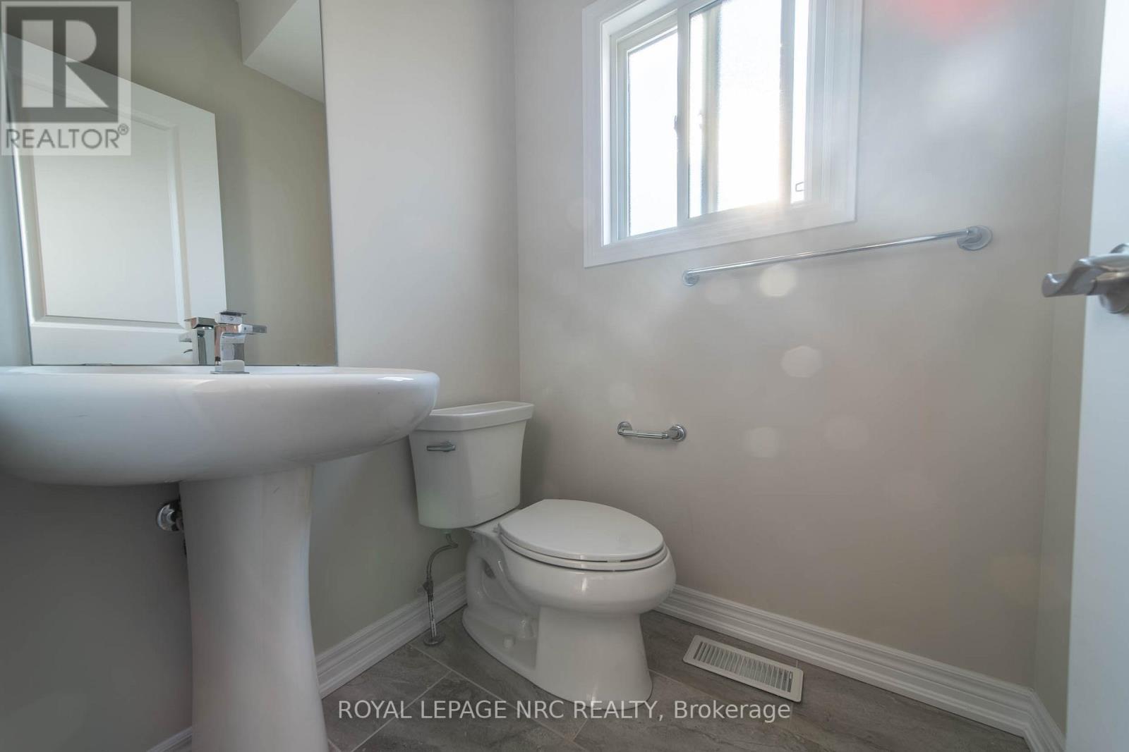 












1217 UPPERS LANE

,
Thorold (Rolling Meadows),




Ontario
L0S1A0

