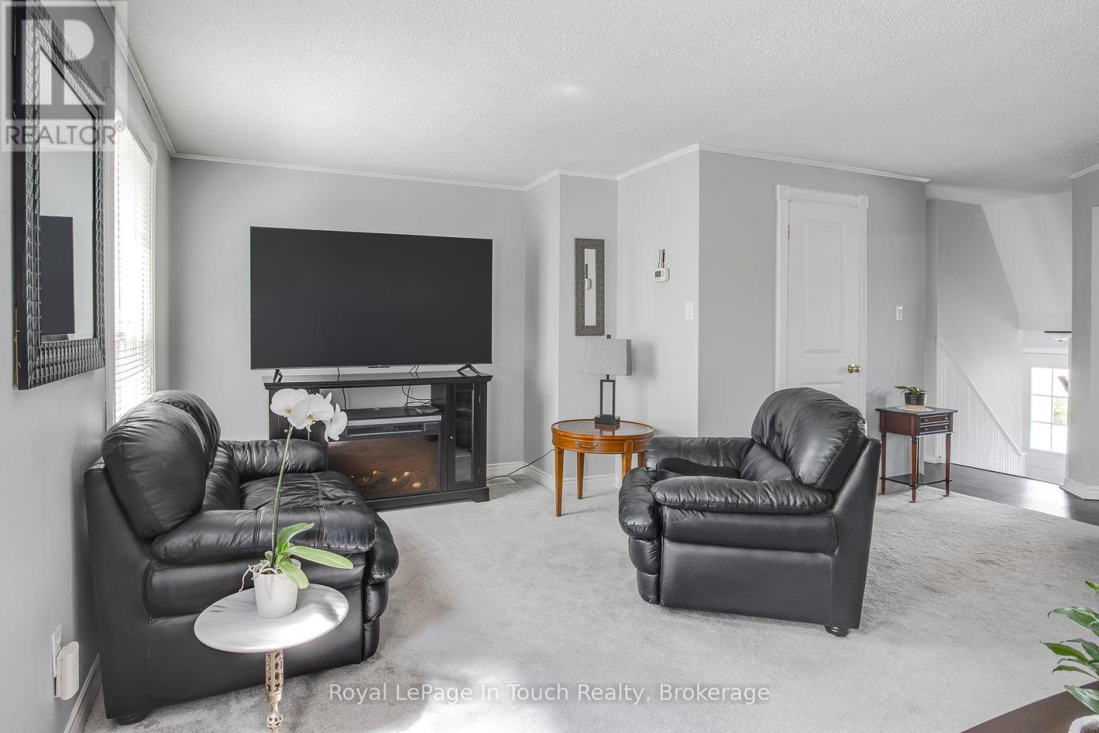 












4 - 233 INNISFIL STREET

,
Barrie (Allandale Centre),




Ontario
L4N3E9

