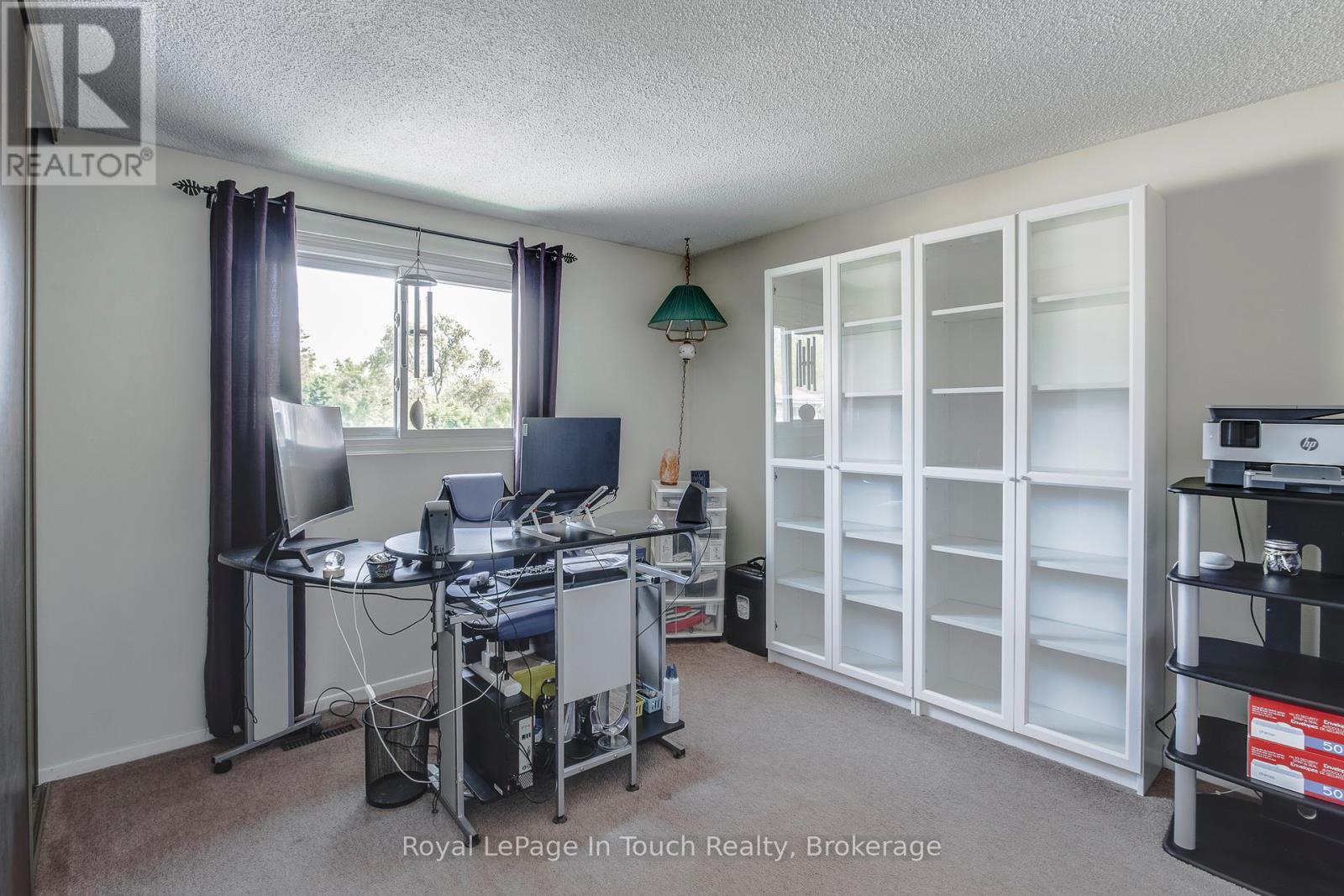 












4 - 233 INNISFIL STREET

,
Barrie (Allandale Centre),




Ontario
L4N3E9

