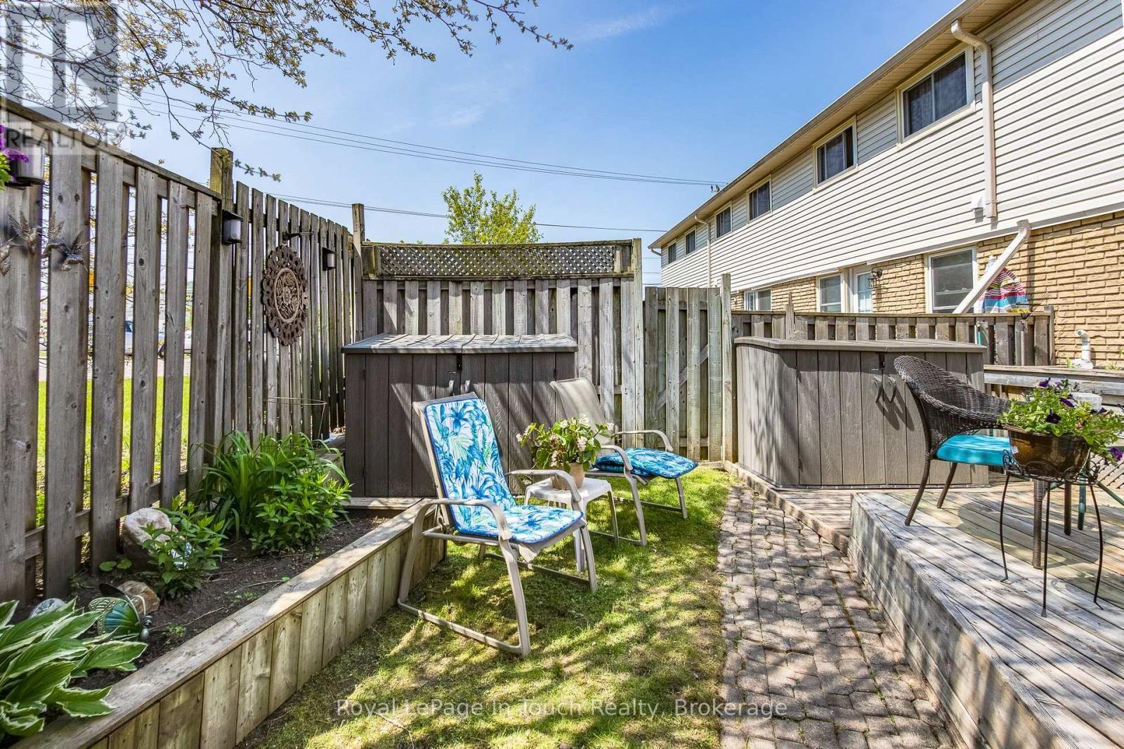 












4 - 233 INNISFIL STREET

,
Barrie (Allandale Centre),




Ontario
L4N3E9

