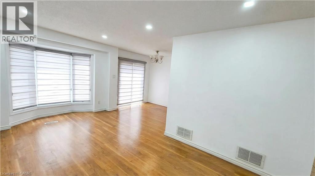 












1039 CEDARGLEN Gate Unit# 15

,
Mississauga,




Ontario
L5G3A7

