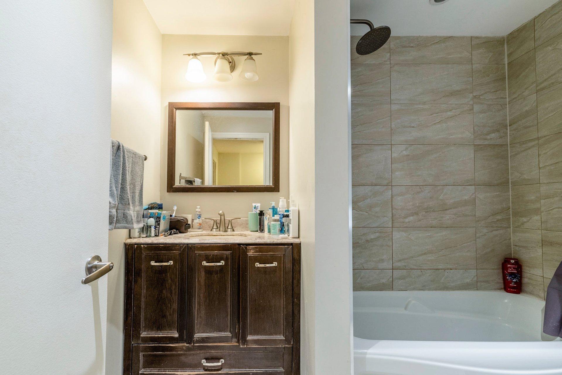 









3562


Rue St-Dominique

,
Montréal (Le Plateau-Mont-Royal),




QC
H2X2X4

