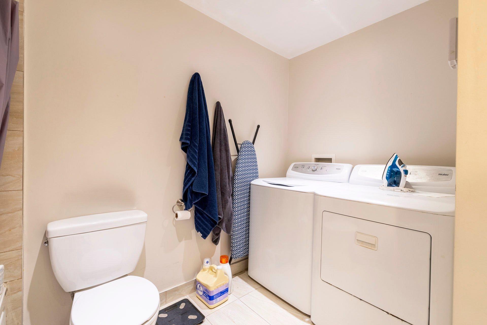 









3562


Rue St-Dominique

,
Montréal (Le Plateau-Mont-Royal),




QC
H2X2X4

