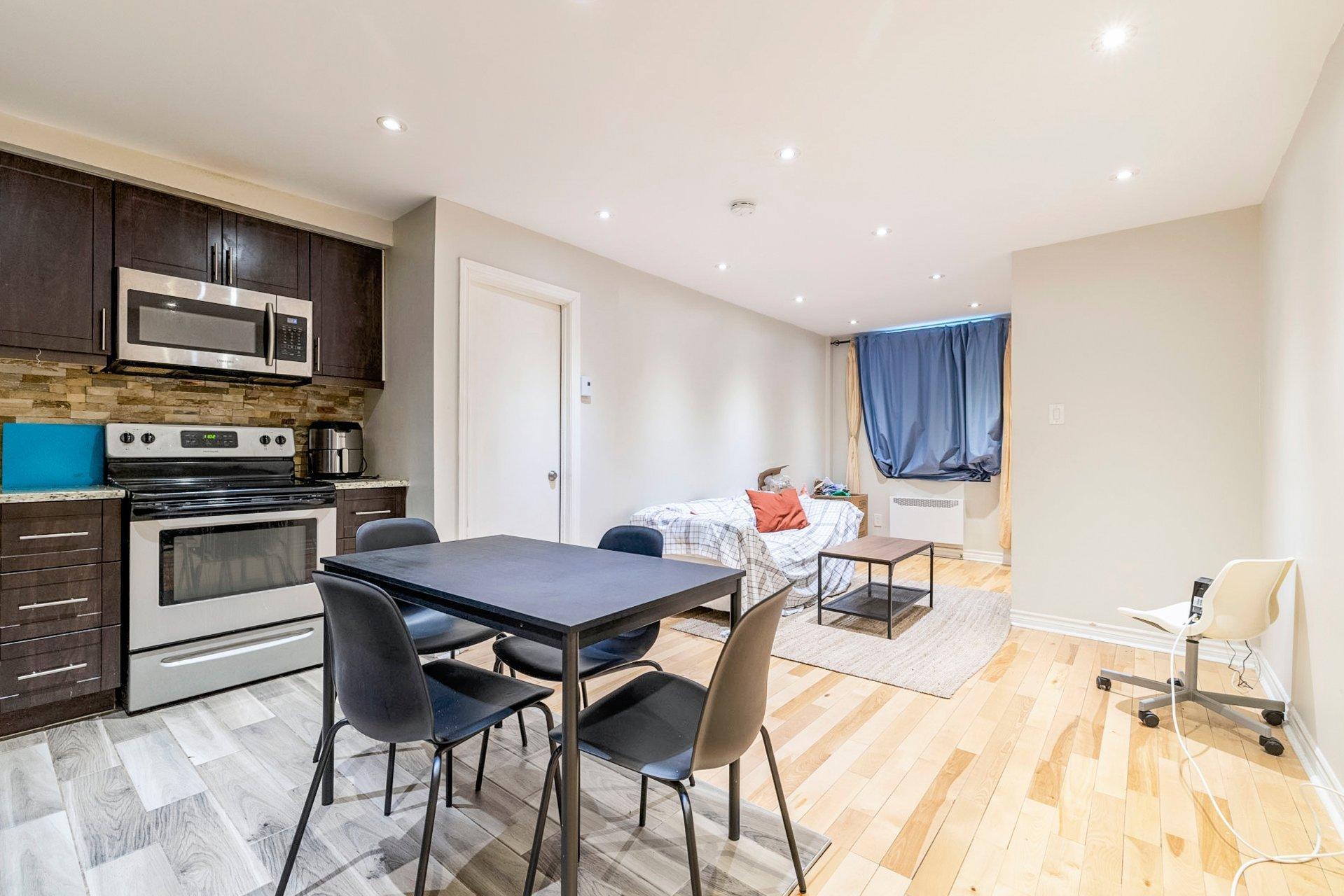 









3562


Rue St-Dominique

,
Montréal (Le Plateau-Mont-Royal),




QC
H2X2X4

