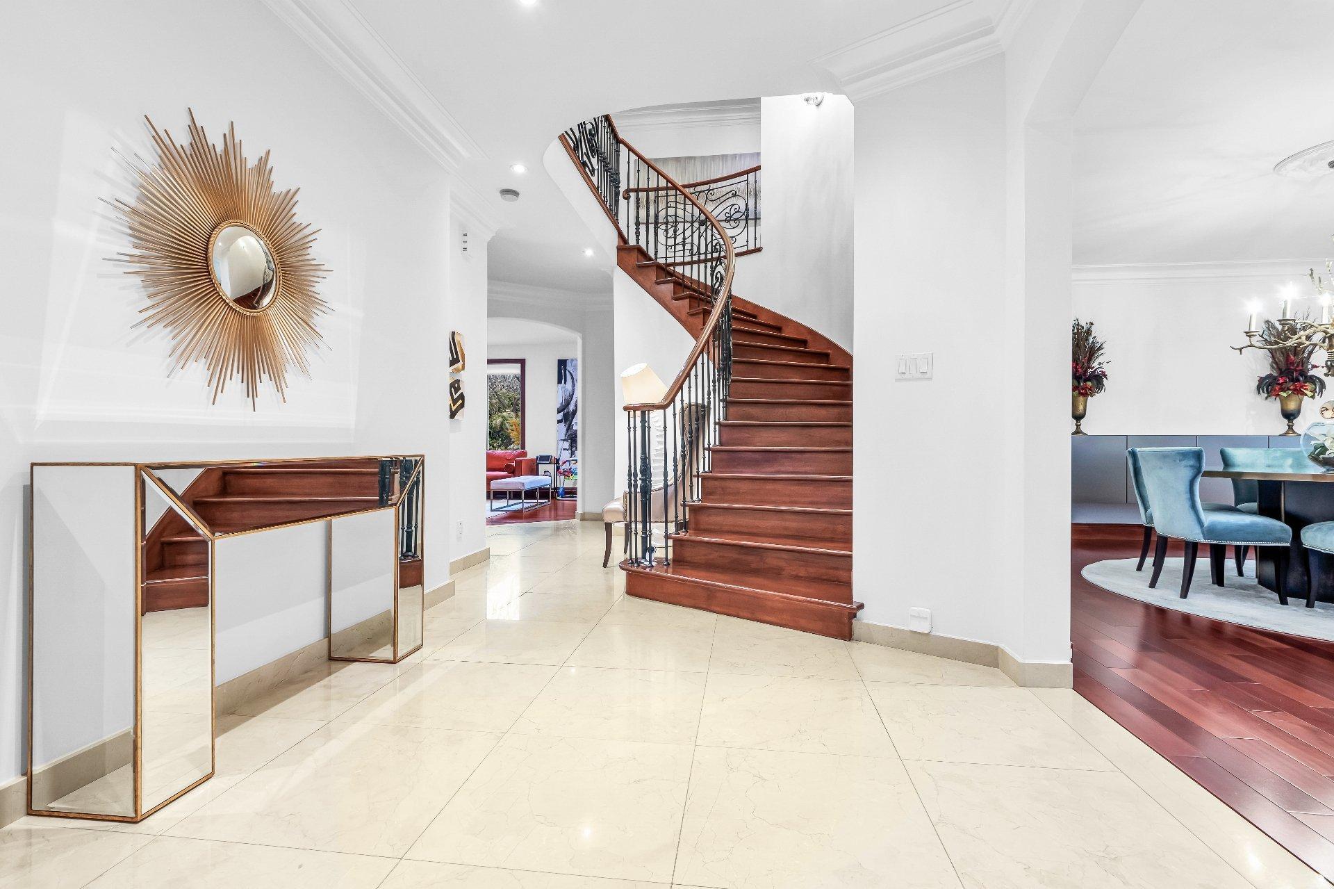 









3845


Carré Pauline-Lighstone

,
Montréal (Saint-Laurent),




QC
H4R3K3

