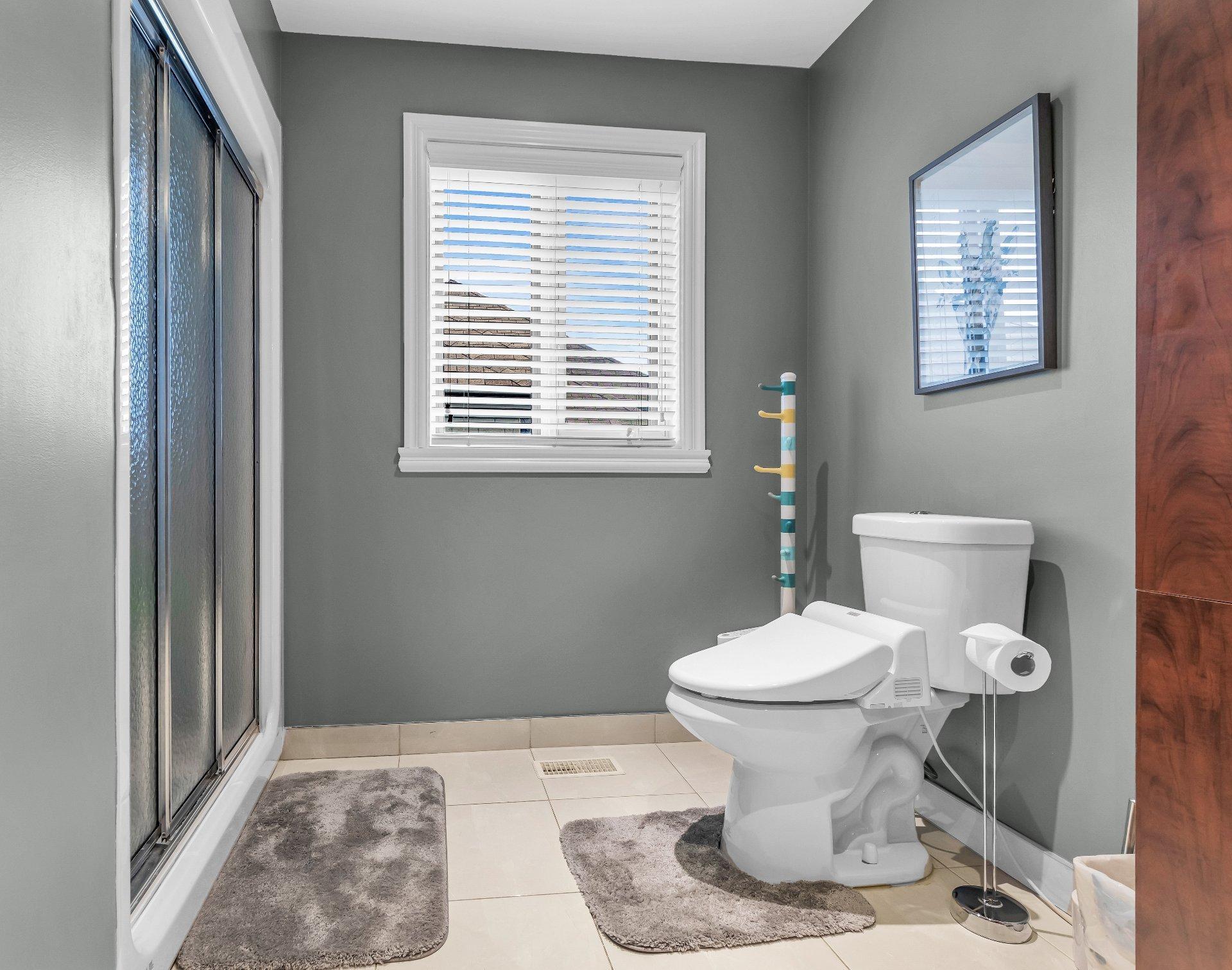 









3845


Carré Pauline-Lighstone

,
Montréal (Saint-Laurent),




QC
H4R3K3

