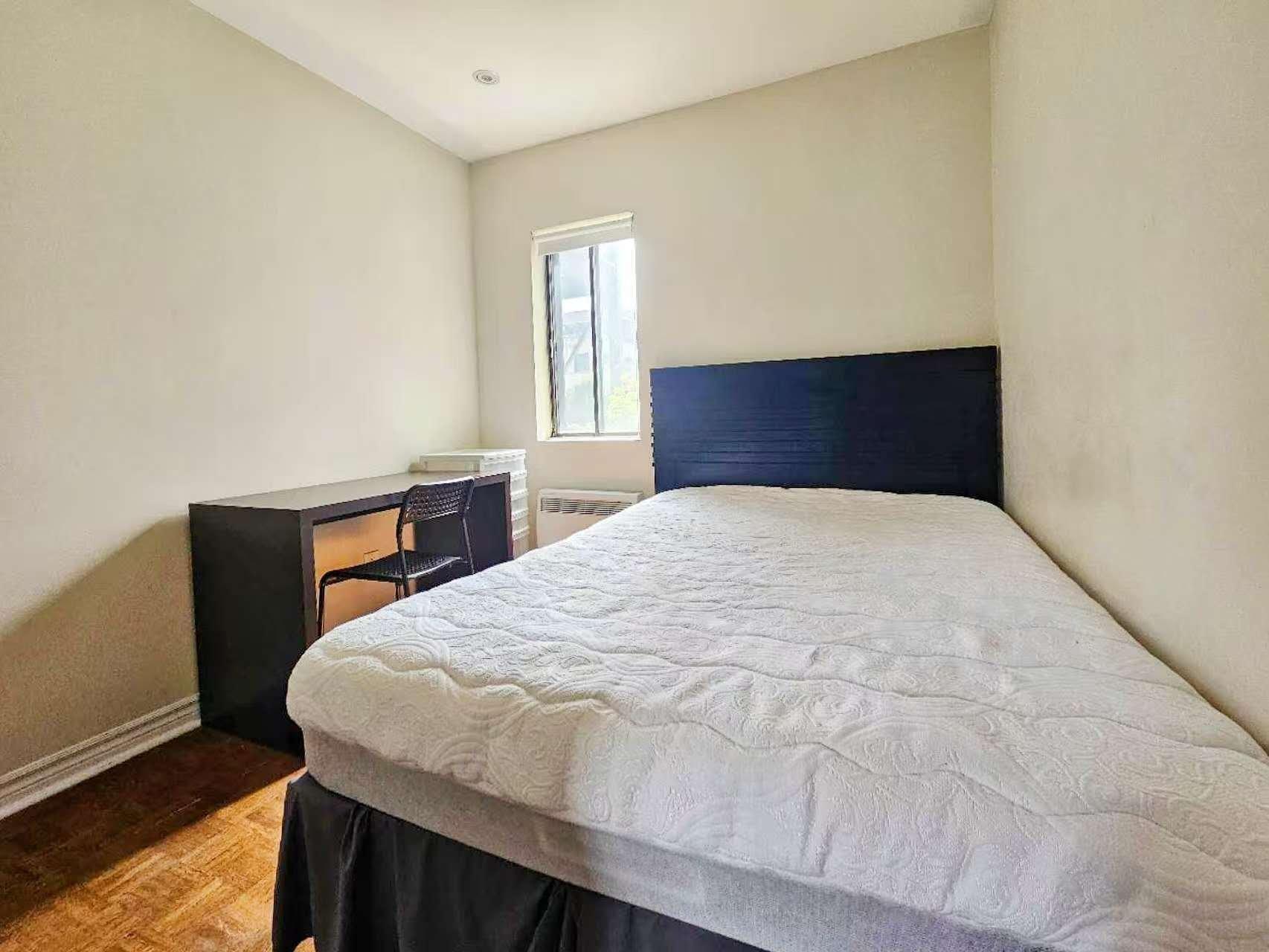 









3550


Rue St-Dominique

,
Montréal (Le Plateau-Mont-Royal),




QC
H2X2X4

