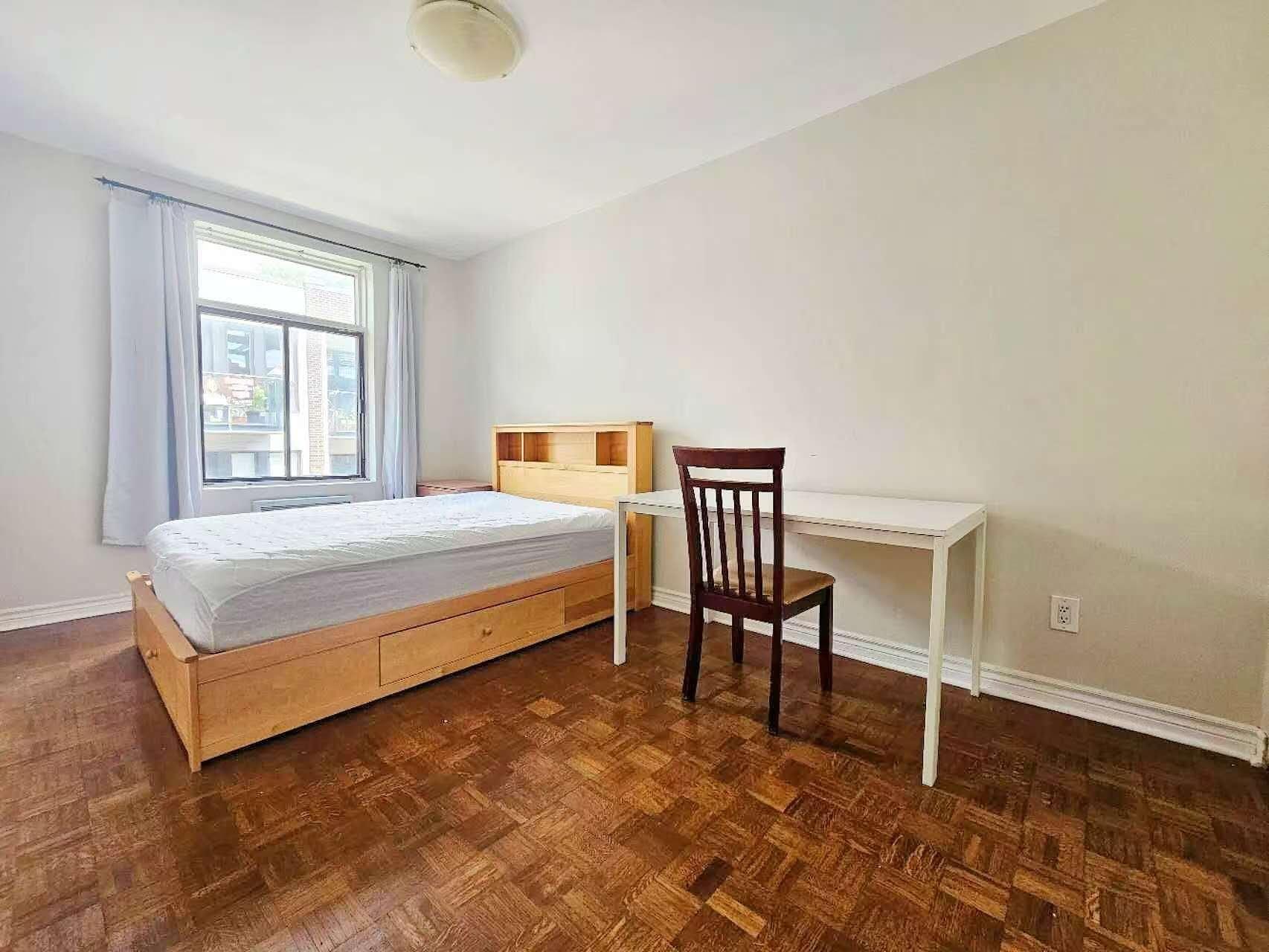 









3550


Rue St-Dominique

,
Montréal (Le Plateau-Mont-Royal),




QC
H2X2X4

