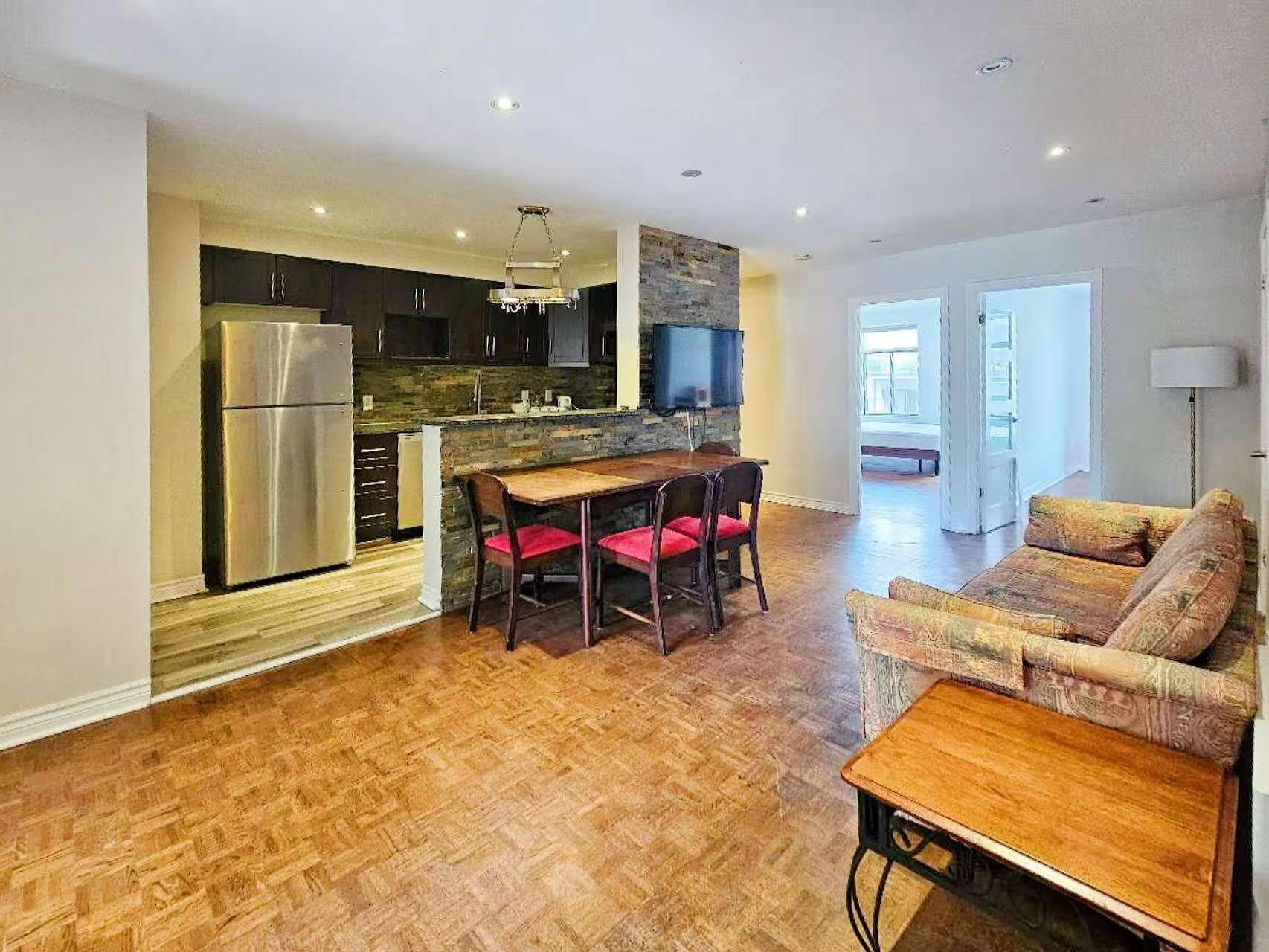 









3550


Rue St-Dominique

,
Montréal (Le Plateau-Mont-Royal),




QC
H2X2X4

