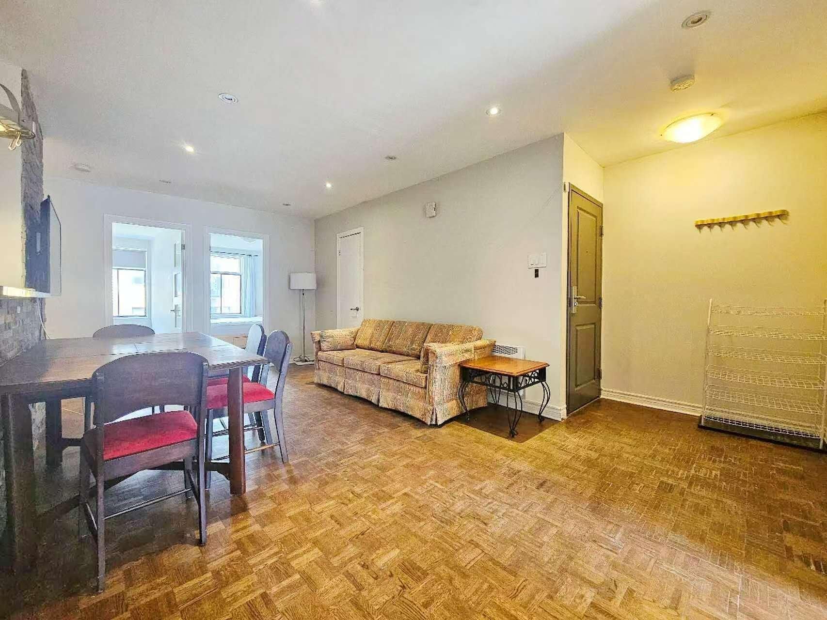 









3550


Rue St-Dominique

,
Montréal (Le Plateau-Mont-Royal),




QC
H2X2X4

