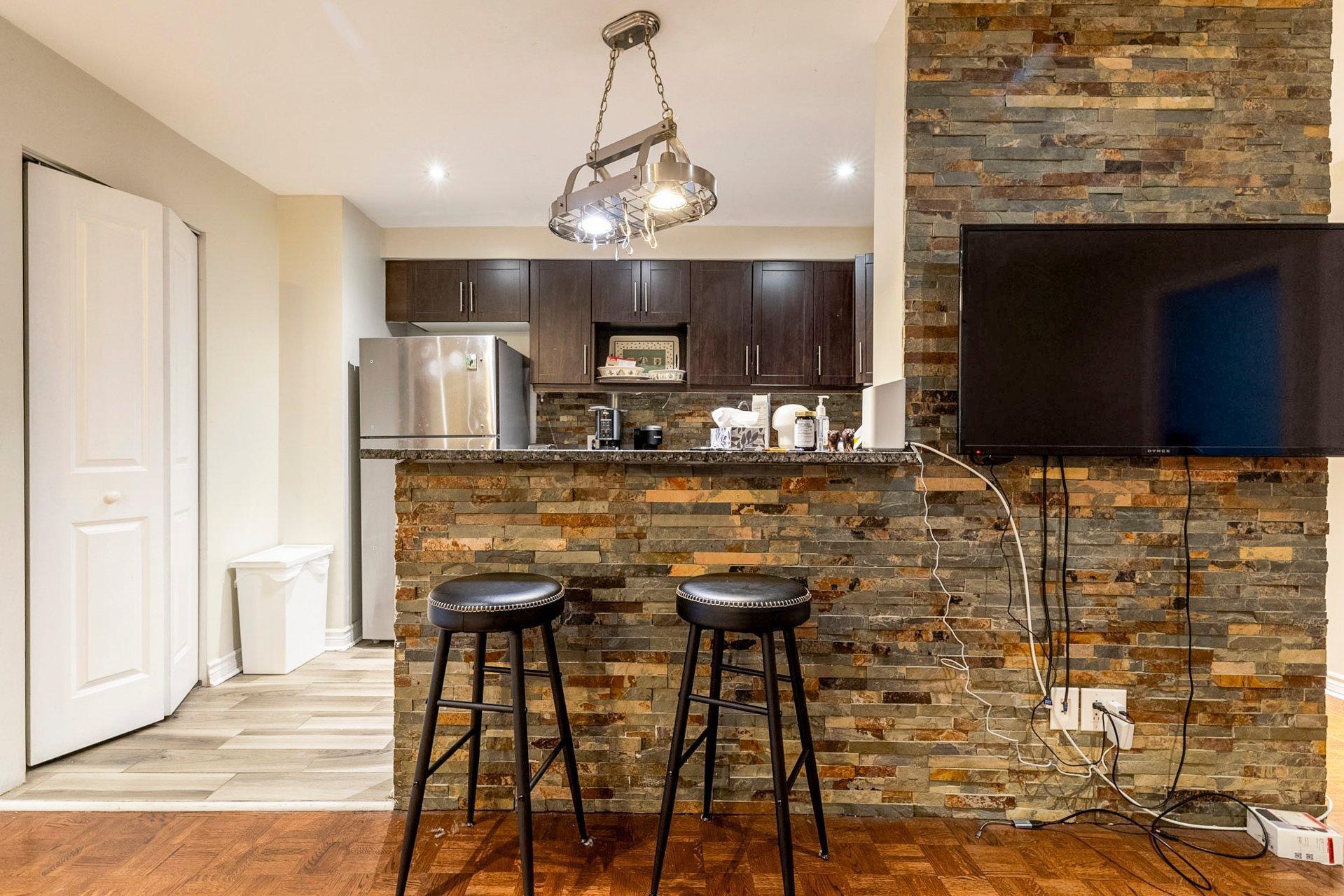 









3550


Rue St-Dominique

,
Montréal (Le Plateau-Mont-Royal),




QC
H2X2X4

