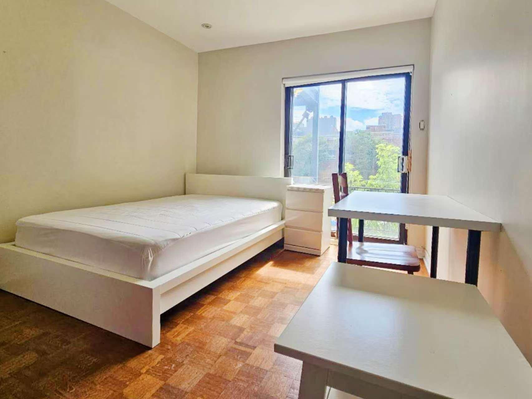 









3550


Rue St-Dominique

,
Montréal (Le Plateau-Mont-Royal),




QC
H2X2X4

