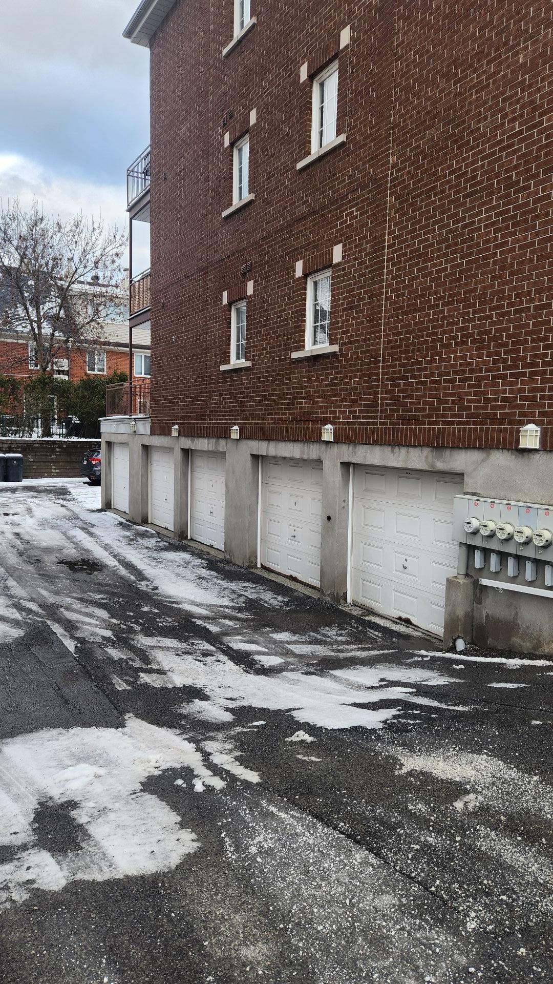 









1761


Boul. Alexis-Nihon

,
Montréal (Saint-Laurent),




QC
H4R3A2

