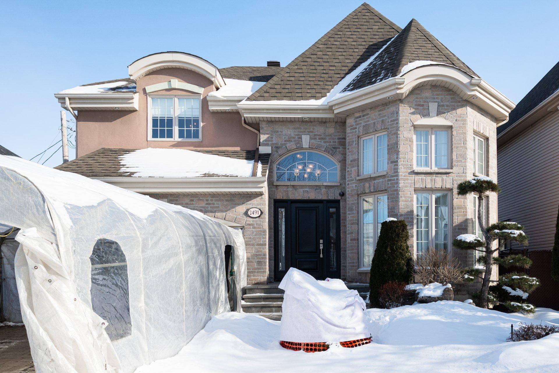 









2491


Rue Dalbis

,
Laval (Chomedey),




QC
H7T2Z9

