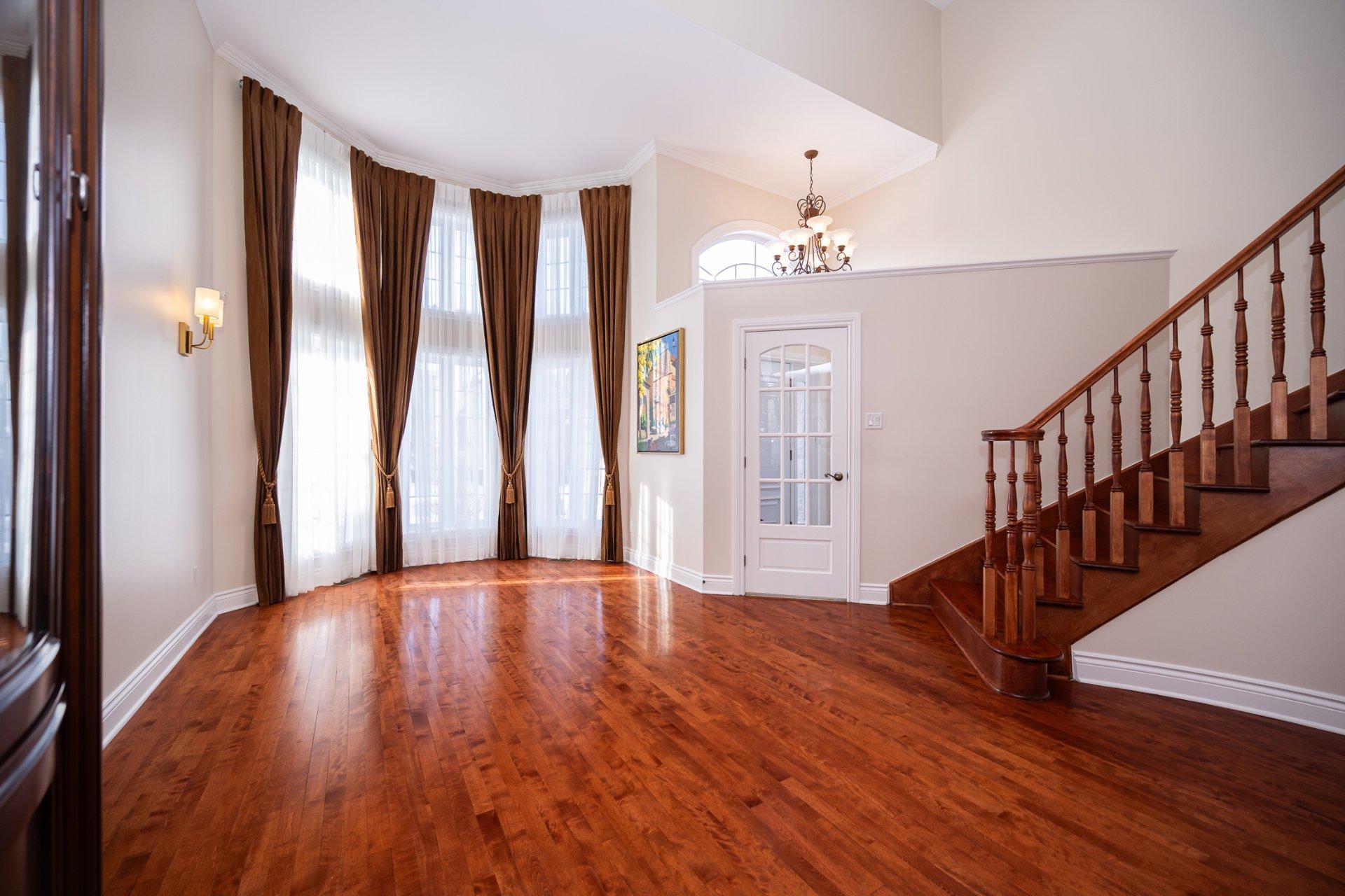 









2491


Rue Dalbis

,
Laval (Chomedey),




QC
H7T2Z9

