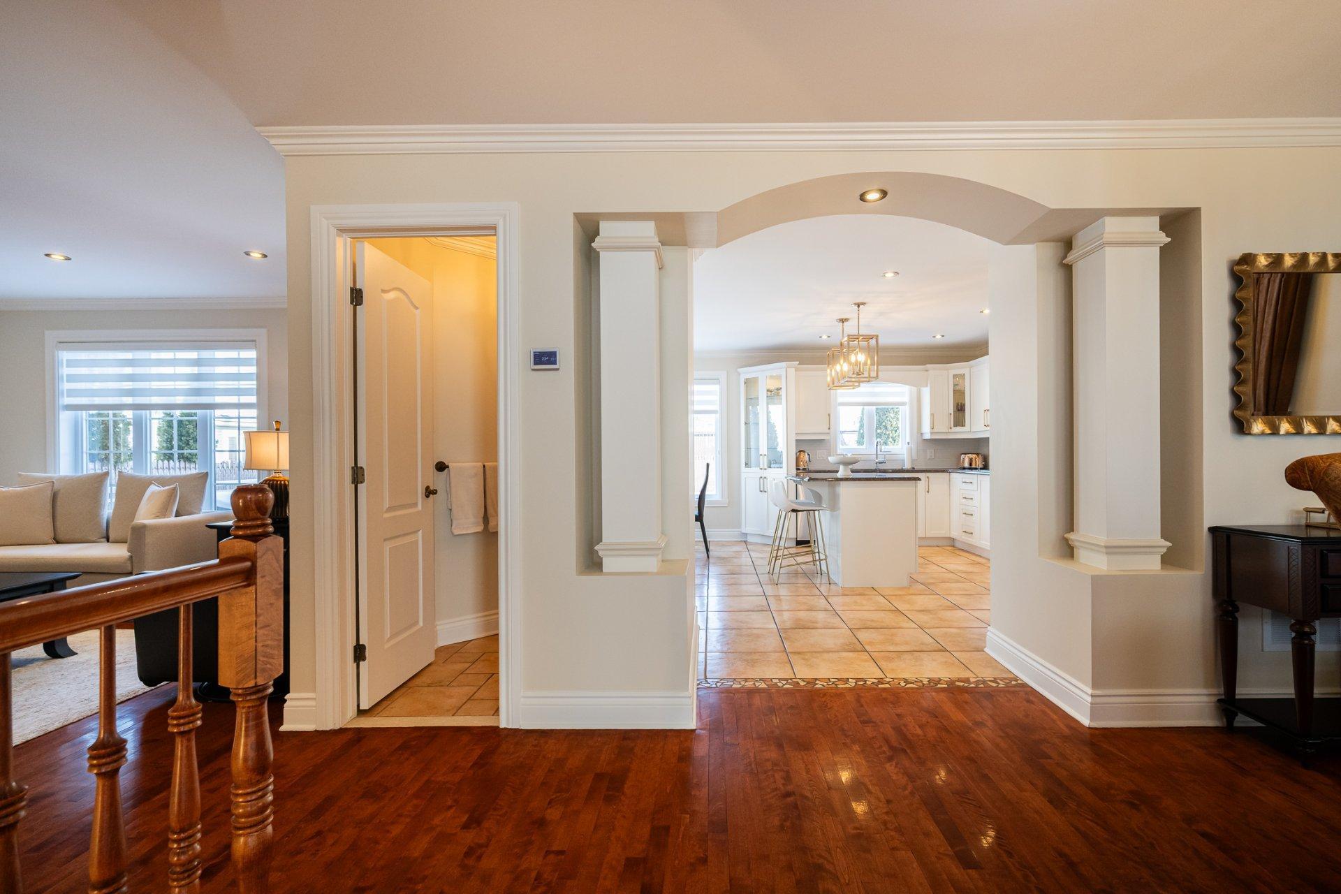 









2491


Rue Dalbis

,
Laval (Chomedey),




QC
H7T2Z9

