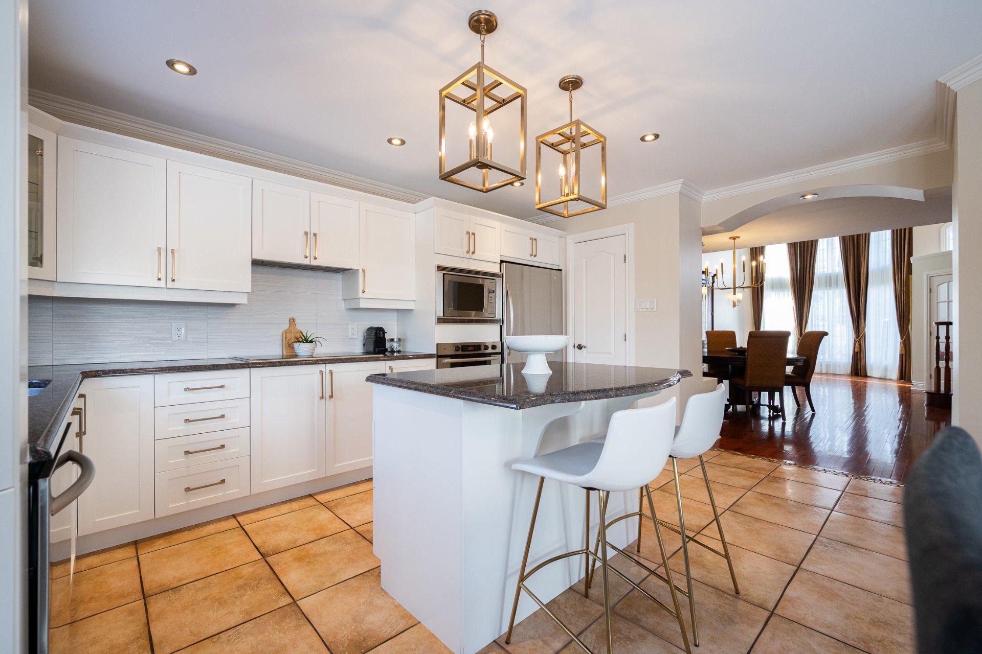 









2491


Rue Dalbis

,
Laval (Chomedey),




QC
H7T2Z9

