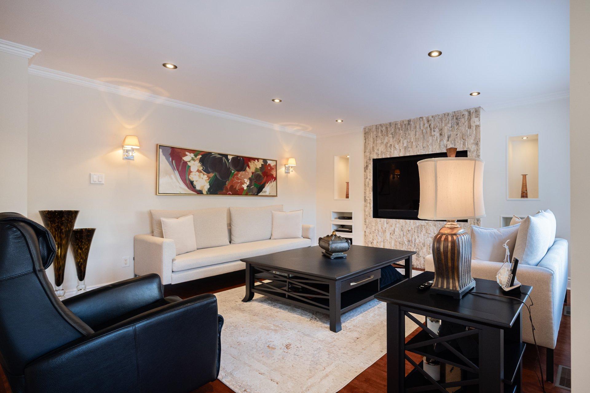 









2491


Rue Dalbis

,
Laval (Chomedey),




QC
H7T2Z9

