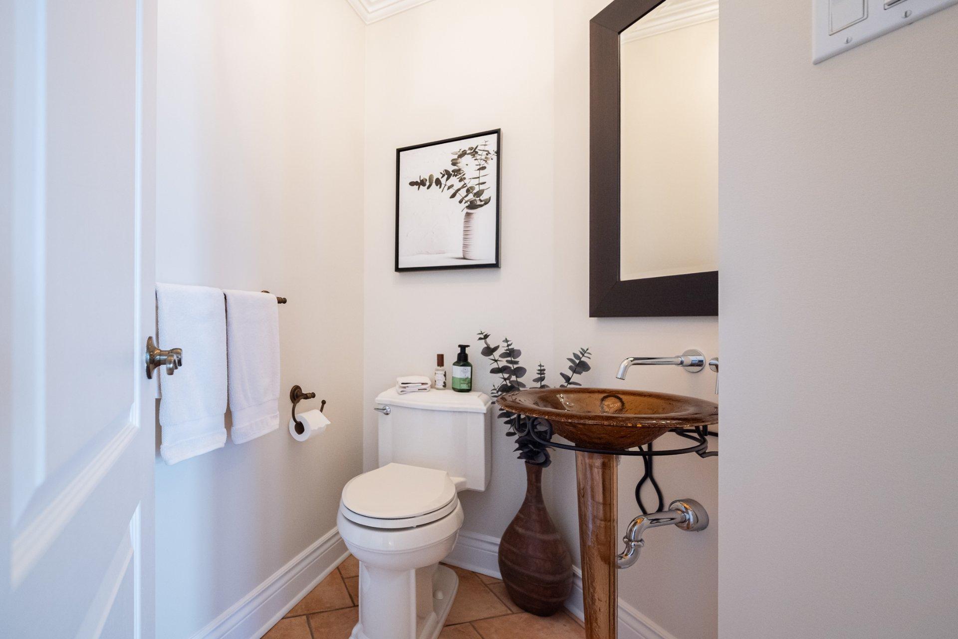 









2491


Rue Dalbis

,
Laval (Chomedey),




QC
H7T2Z9

